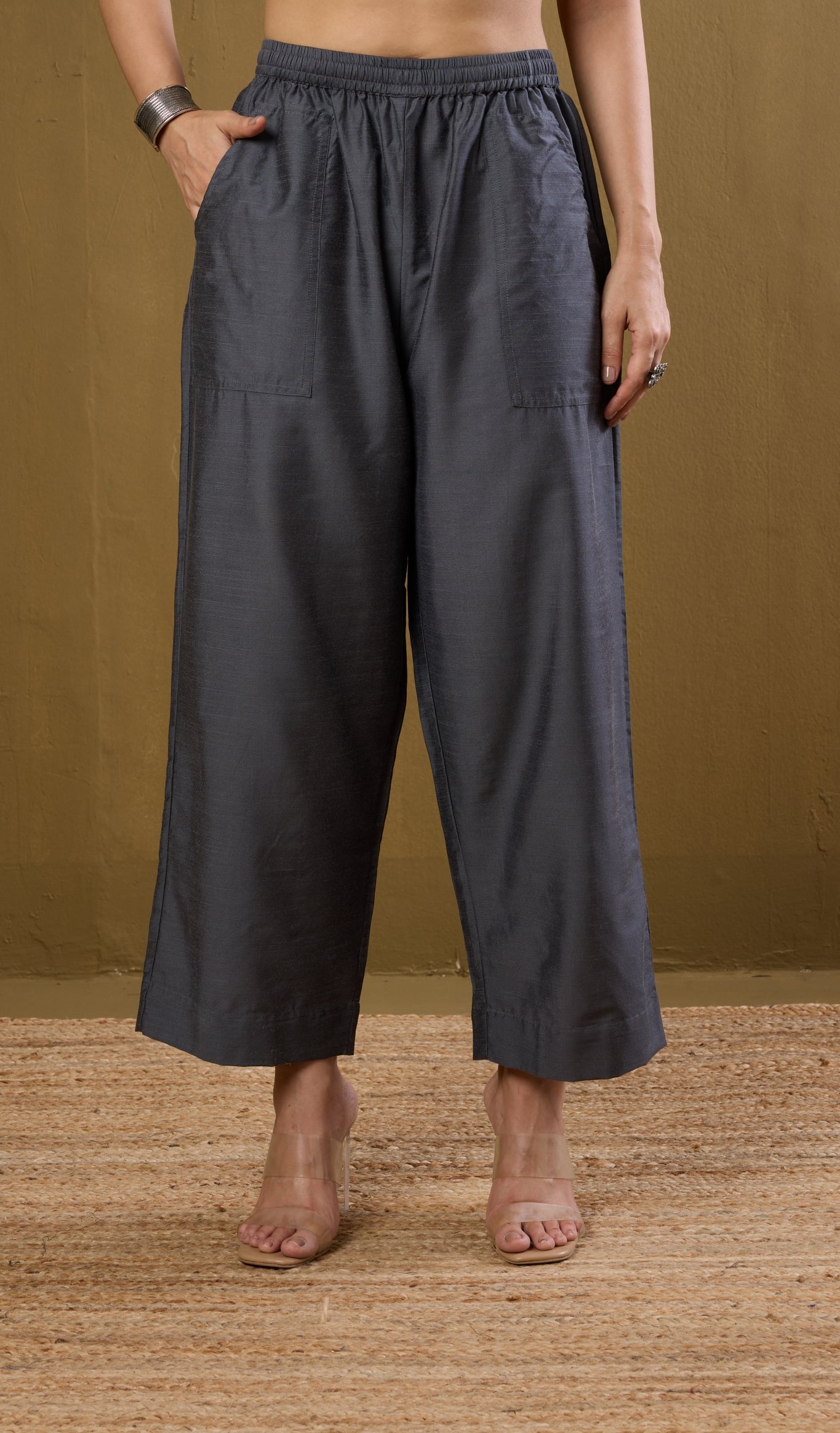 Maati Craft Comfort fit cotton pants - silk dark grey
