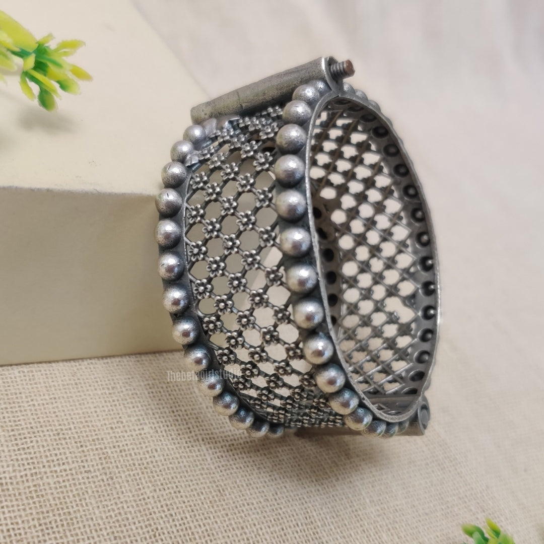 silver look alike oxidised kada