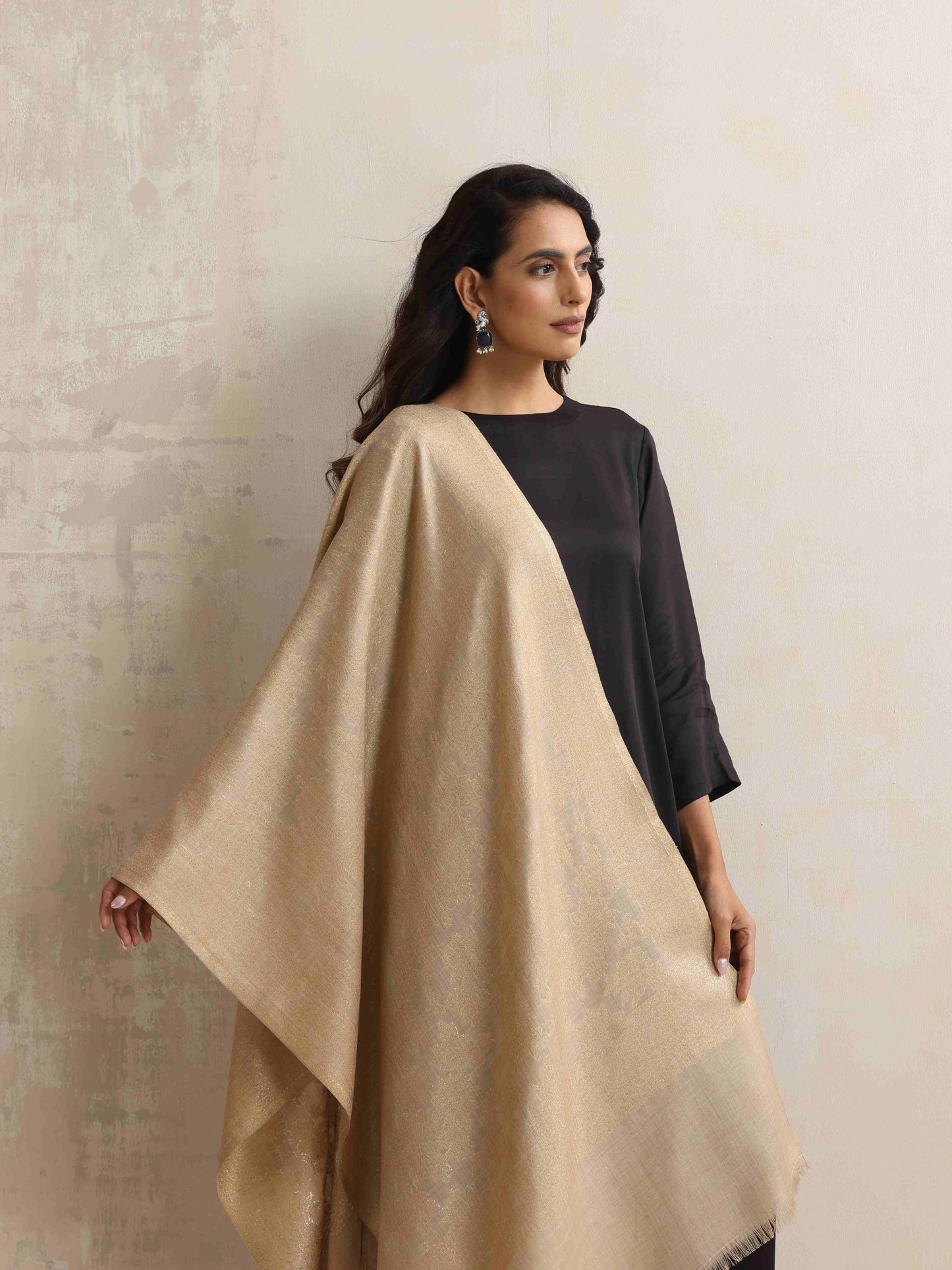 trueBrowns Beige Floral Jaal Woven Stole