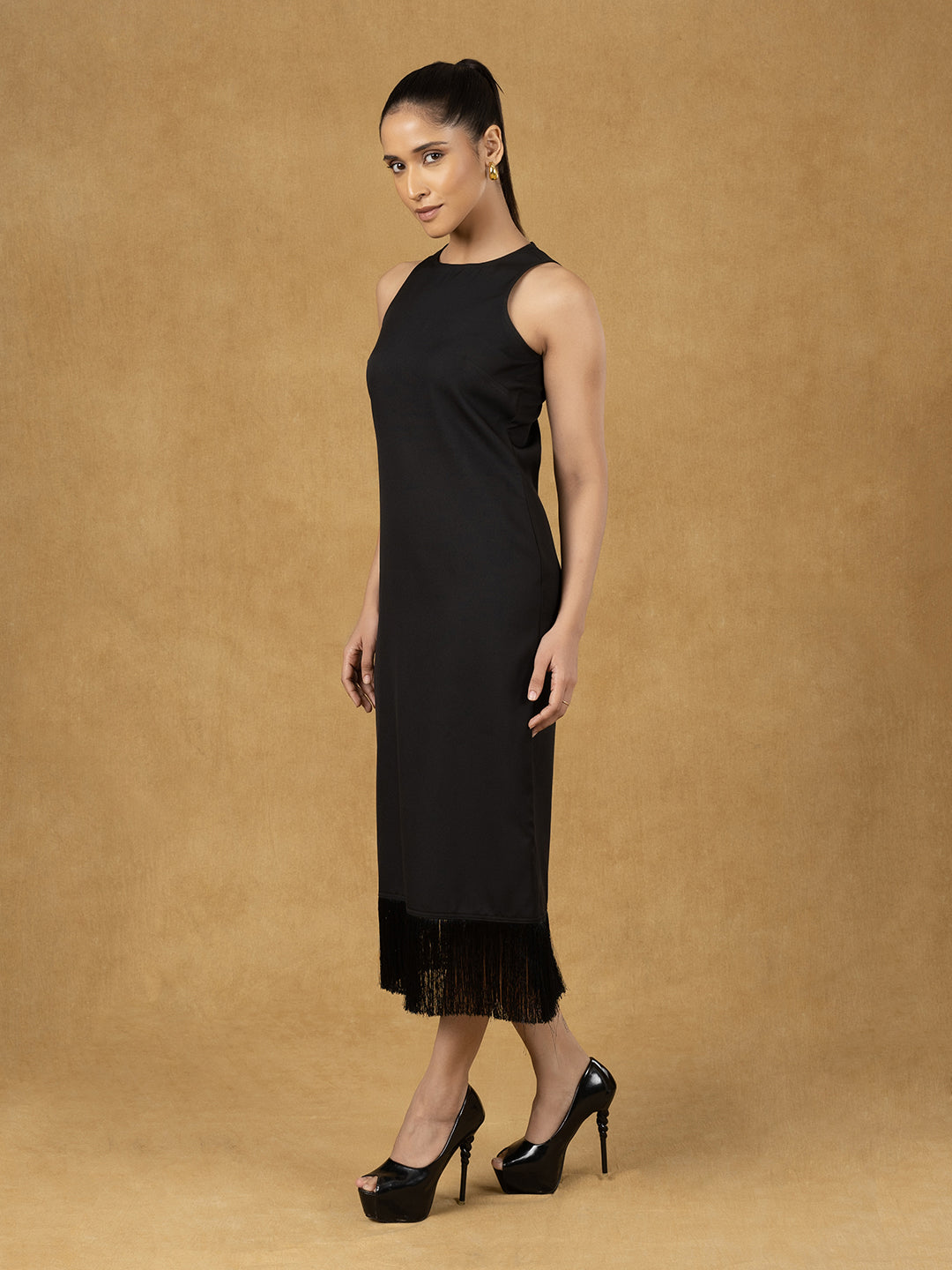 PowerSutra Black Solid Sleeveless Midi Dress