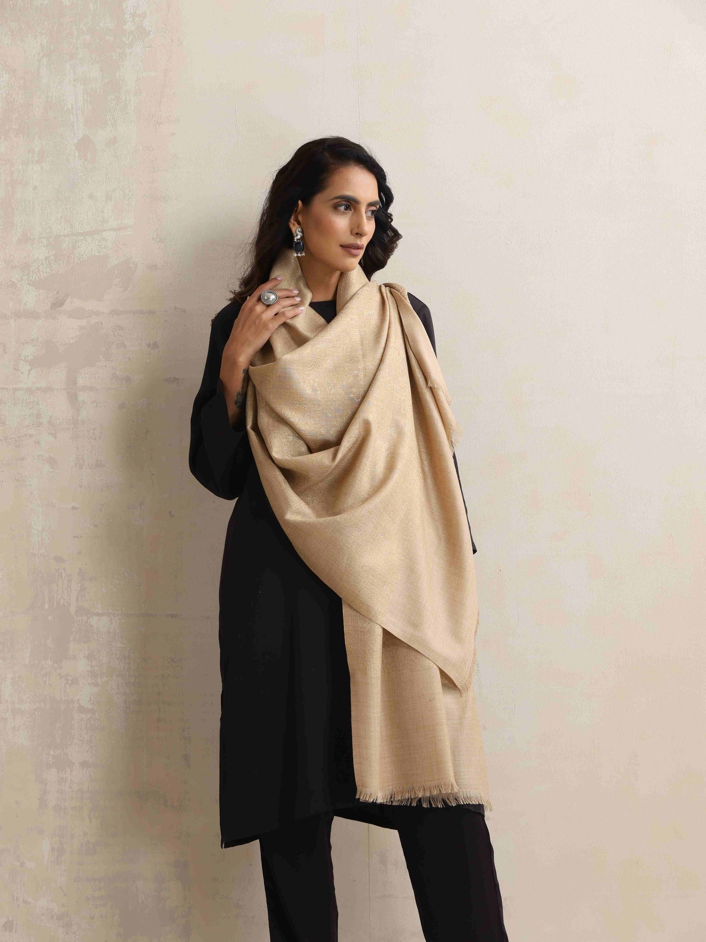 trueBrowns Beige Floral Jaal Woven Stole