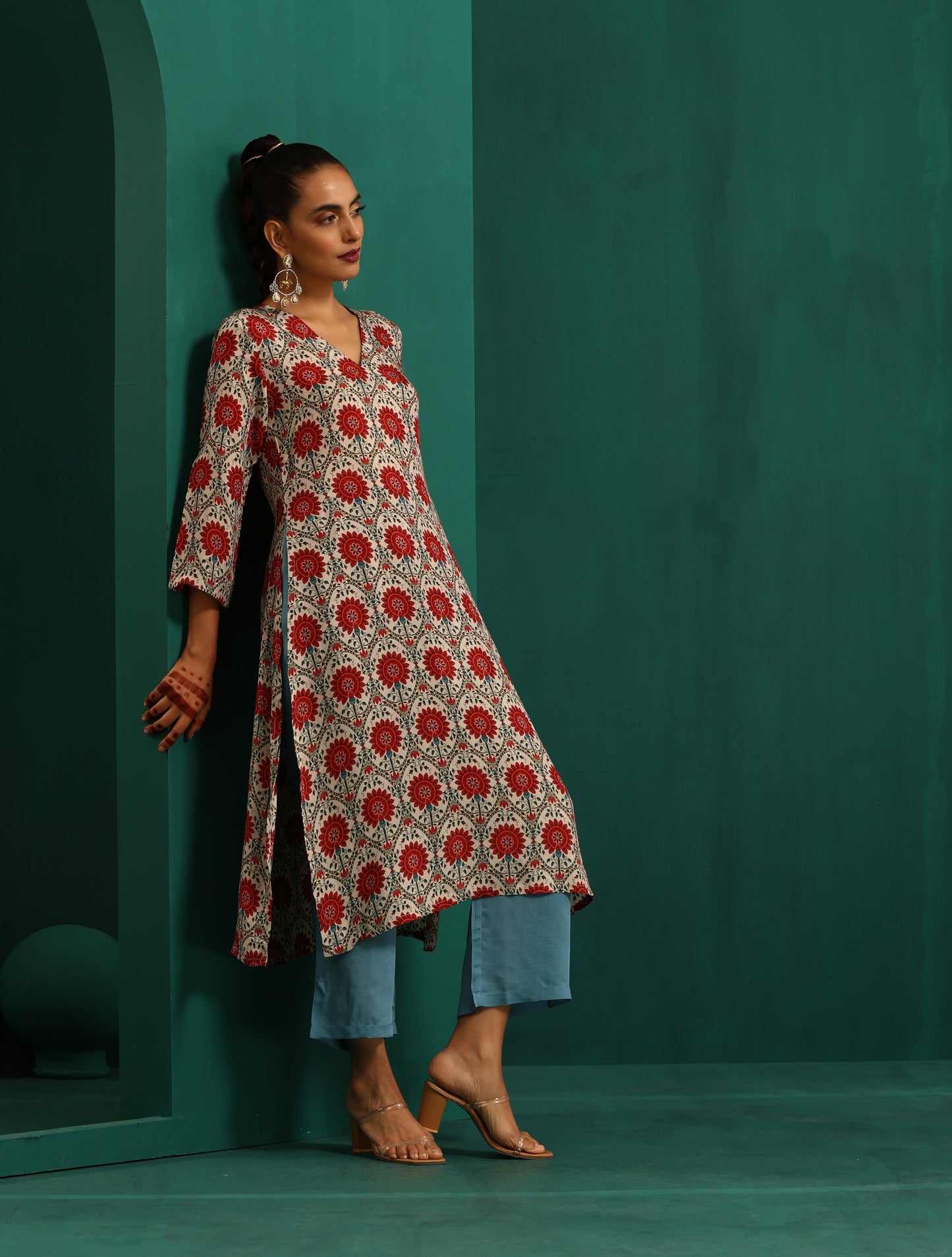 trueBrowns Ivory Red Circle Floral Muslin Silk Printed V-Neck Kurta Pant Set