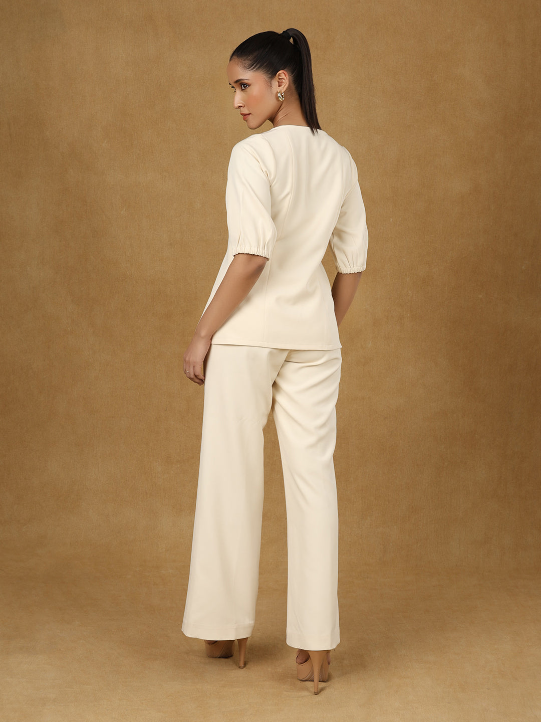 PowerSutra Ivory Solid Sweetheart Neck Top