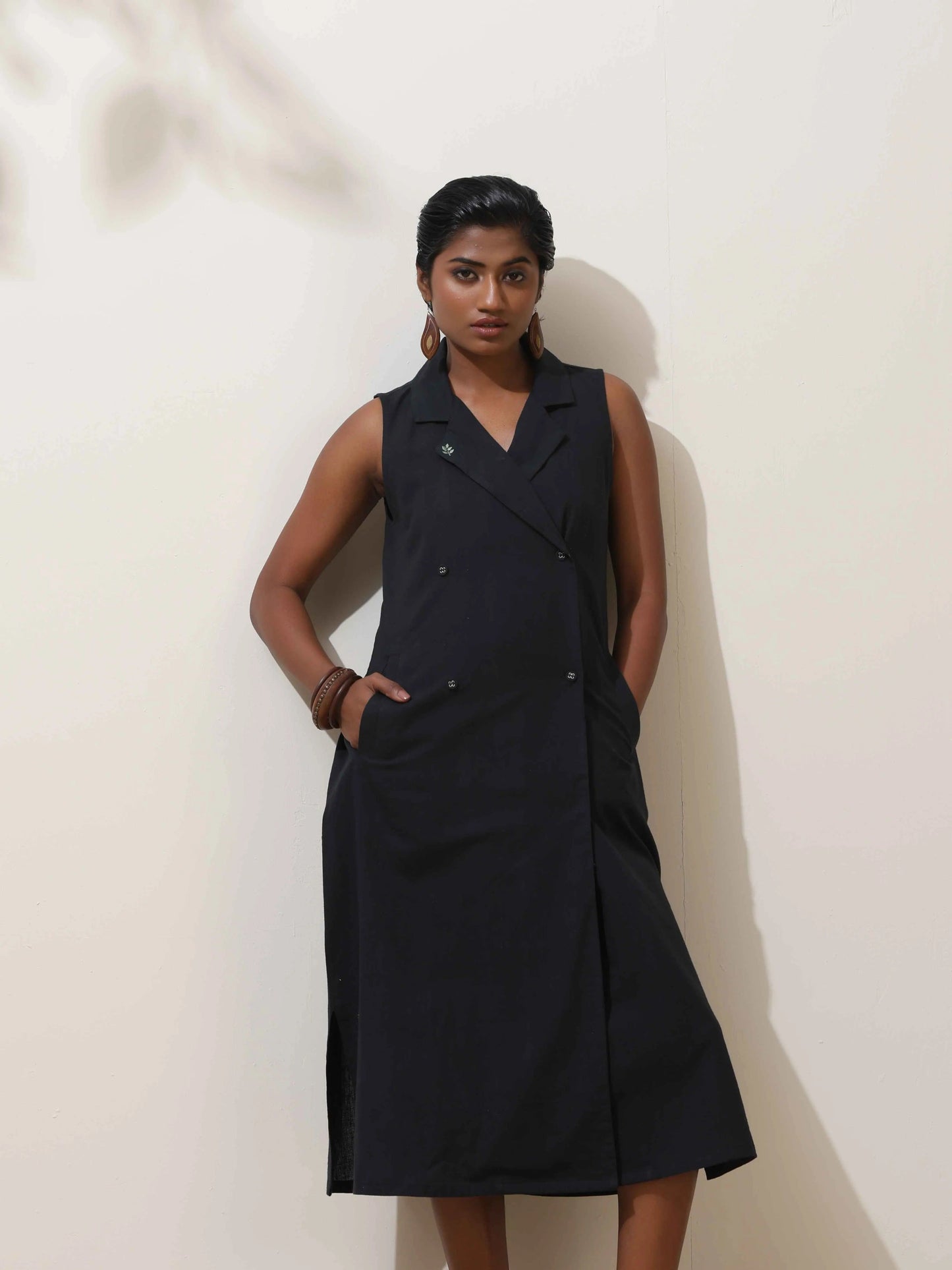 trueBrowns Black Cotton Linen Dress