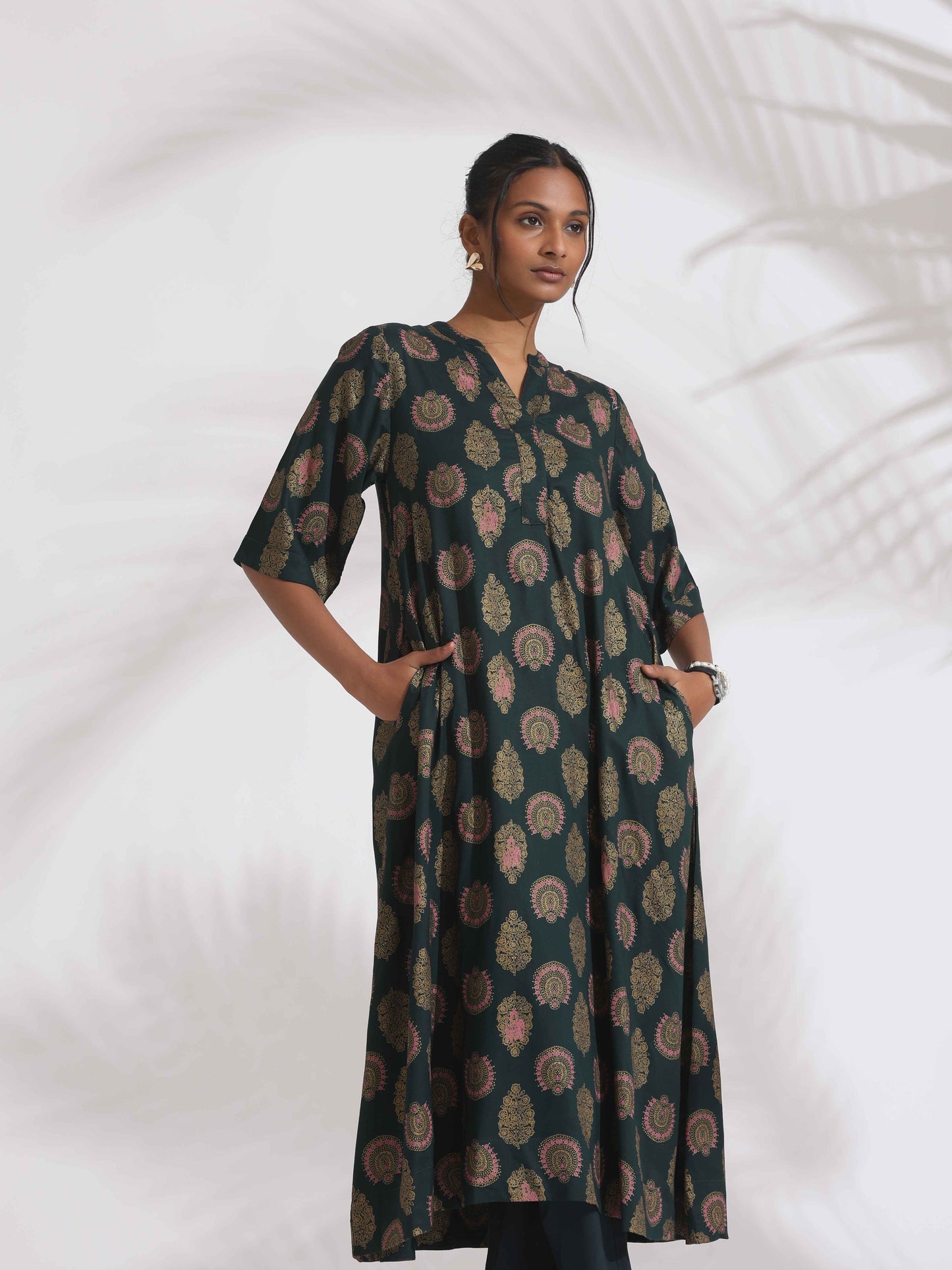 trueBrowns Green Foil Print Cotton Kurta Set