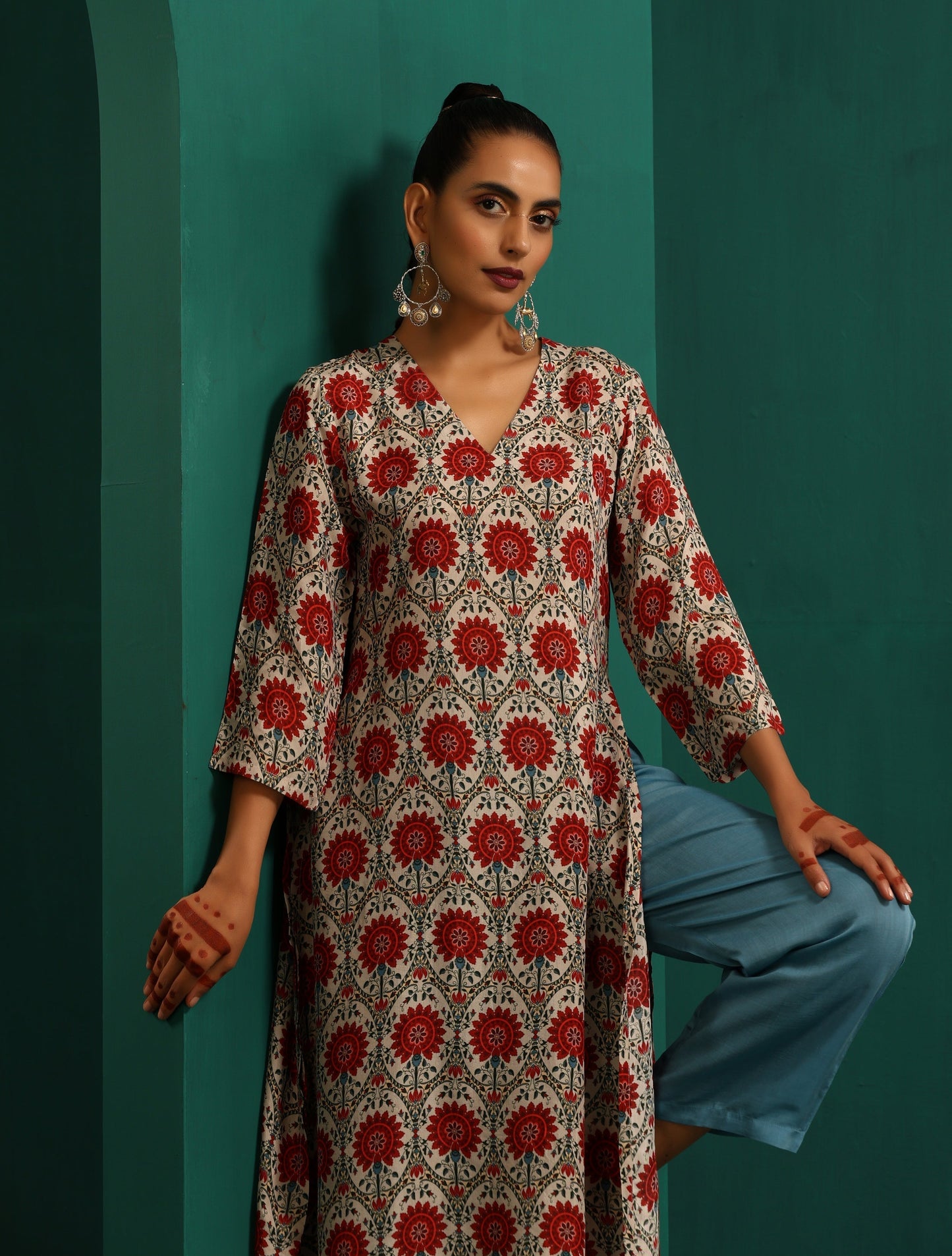 trueBrowns Ivory Red Circle Floral Muslin Silk Printed V-Neck Kurta Pant Set