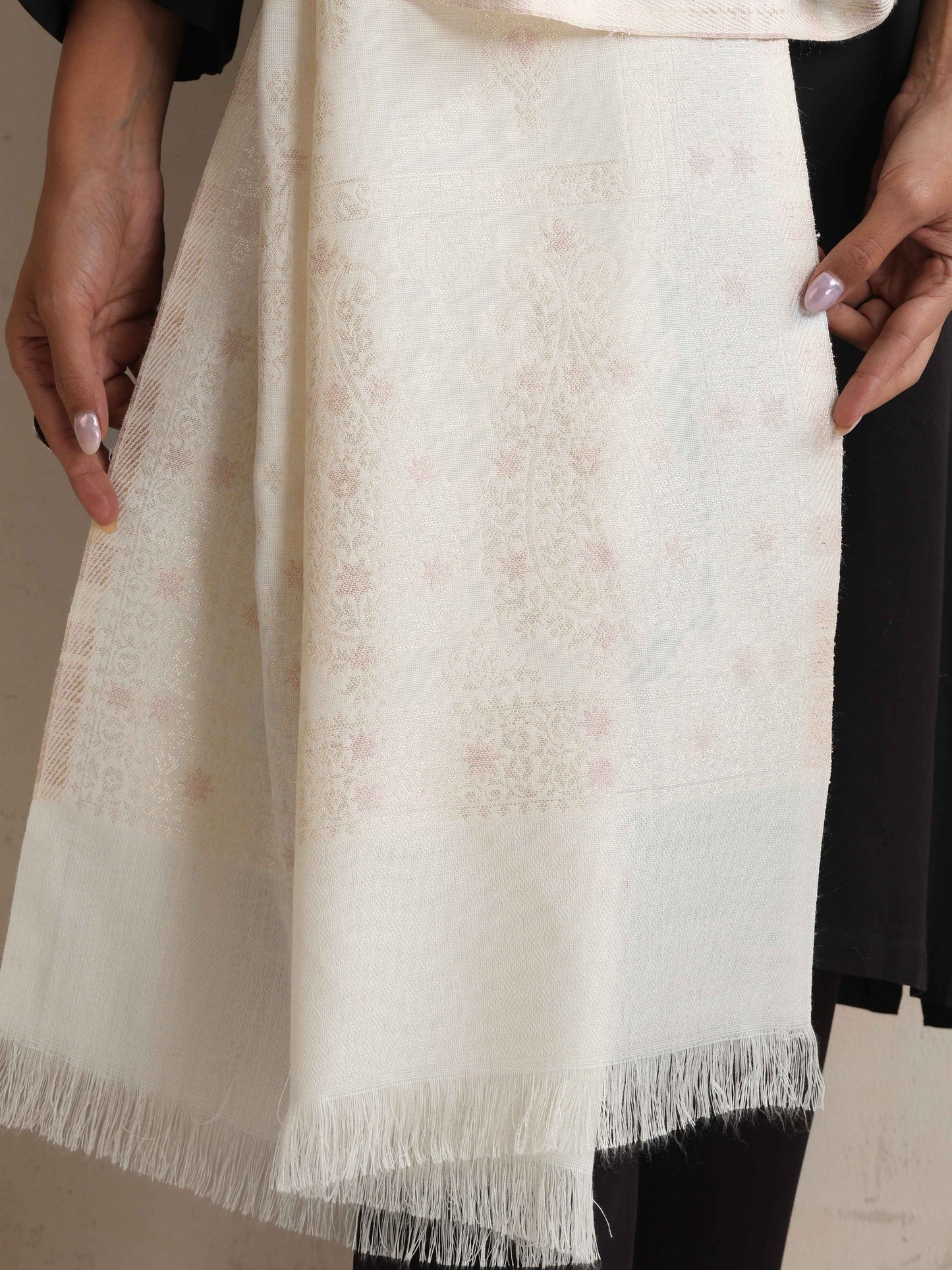 trueBrowns Ivory Gold Woven Stole