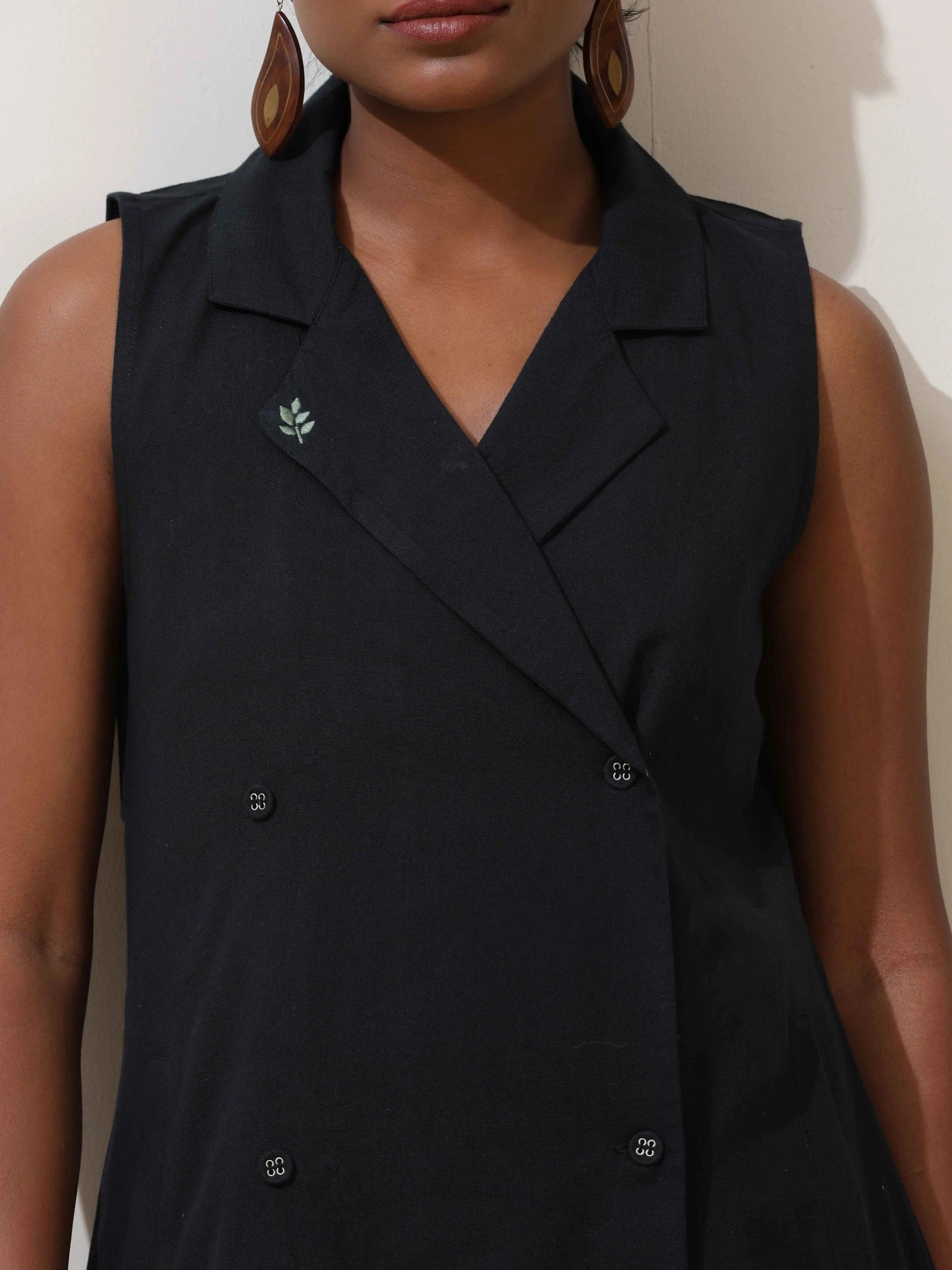 trueBrowns Black Cotton Linen Dress