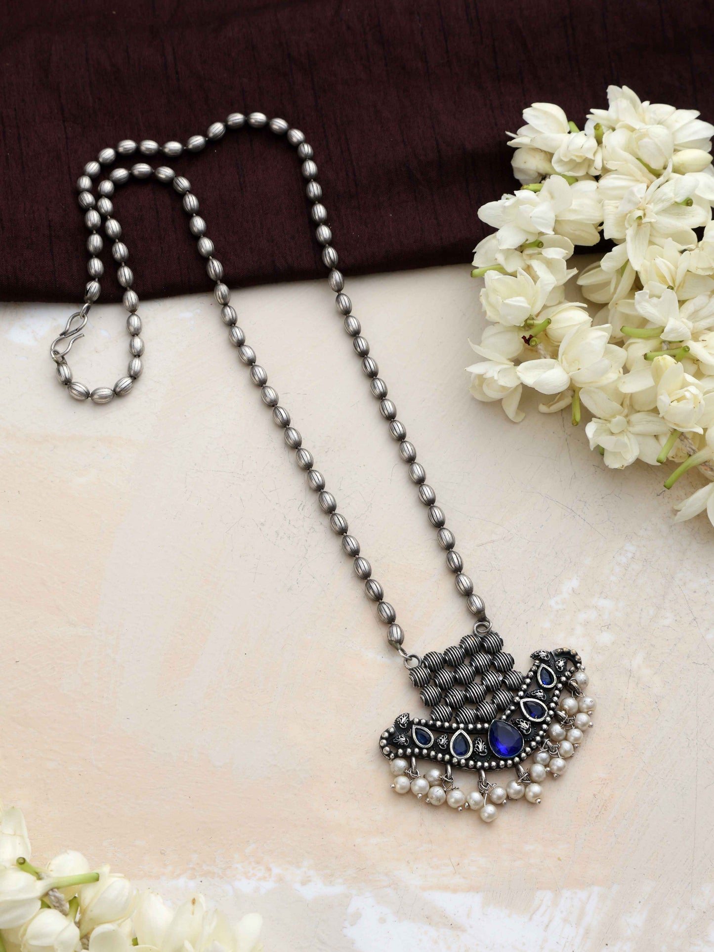 trueBrowns Silver Tone Blue Stone Pendant Chain
