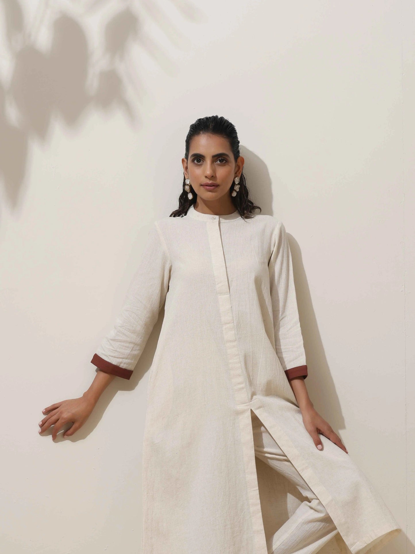 trueBrowns Off white Cotton Linen Kurta Pant Set