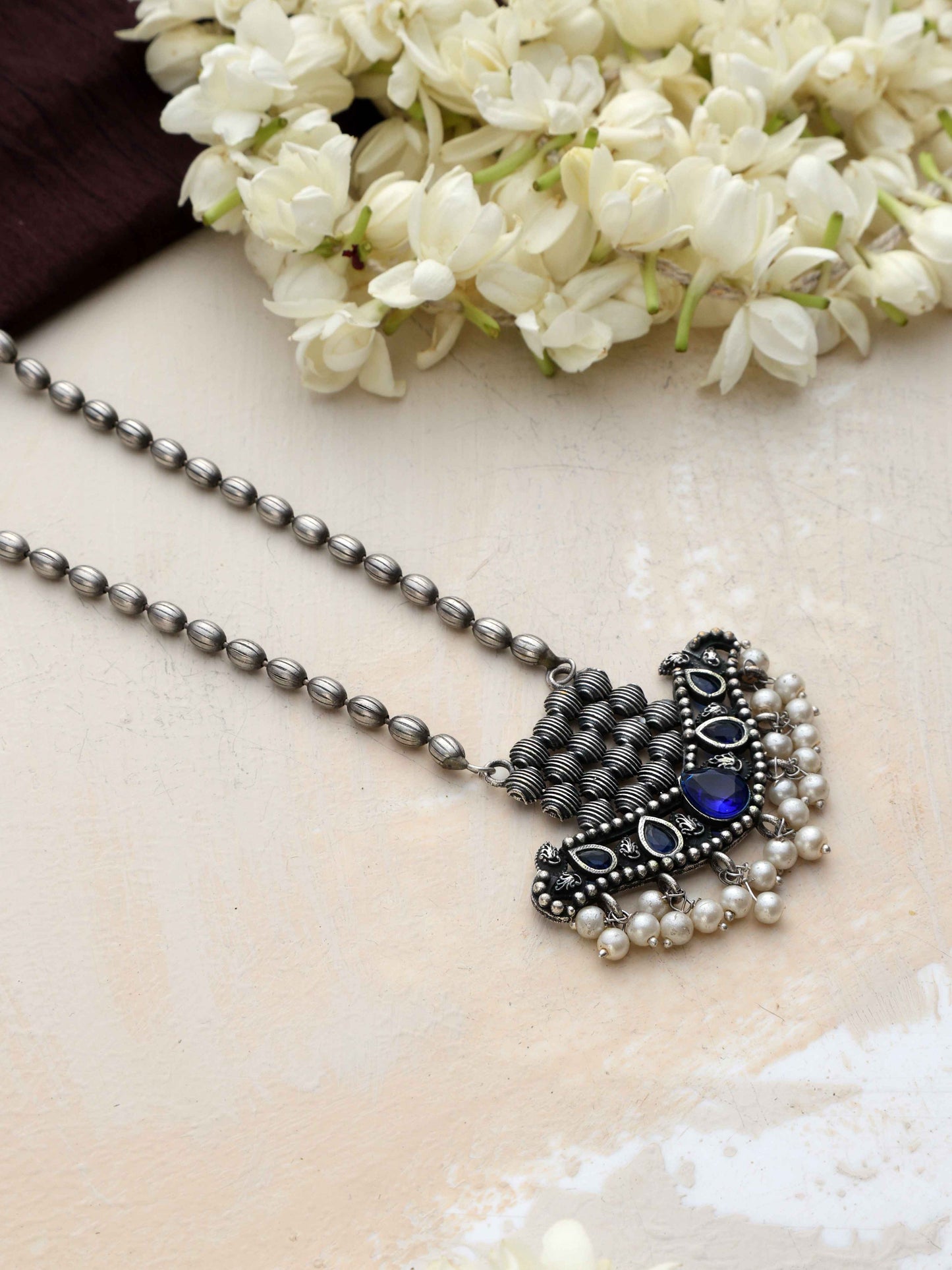 trueBrowns Silver Tone Blue Stone Pendant Chain