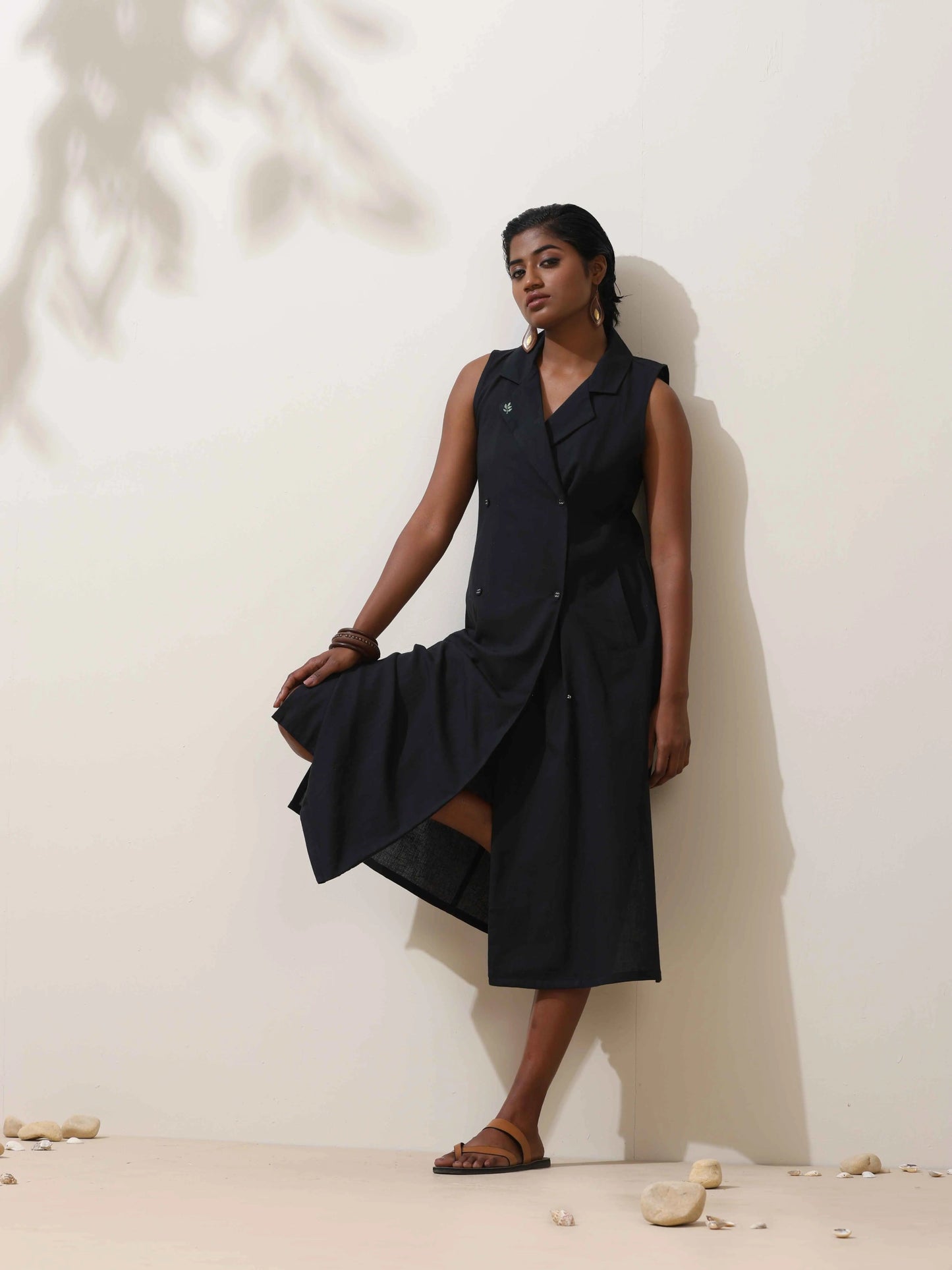 trueBrowns Black Cotton Linen Dress