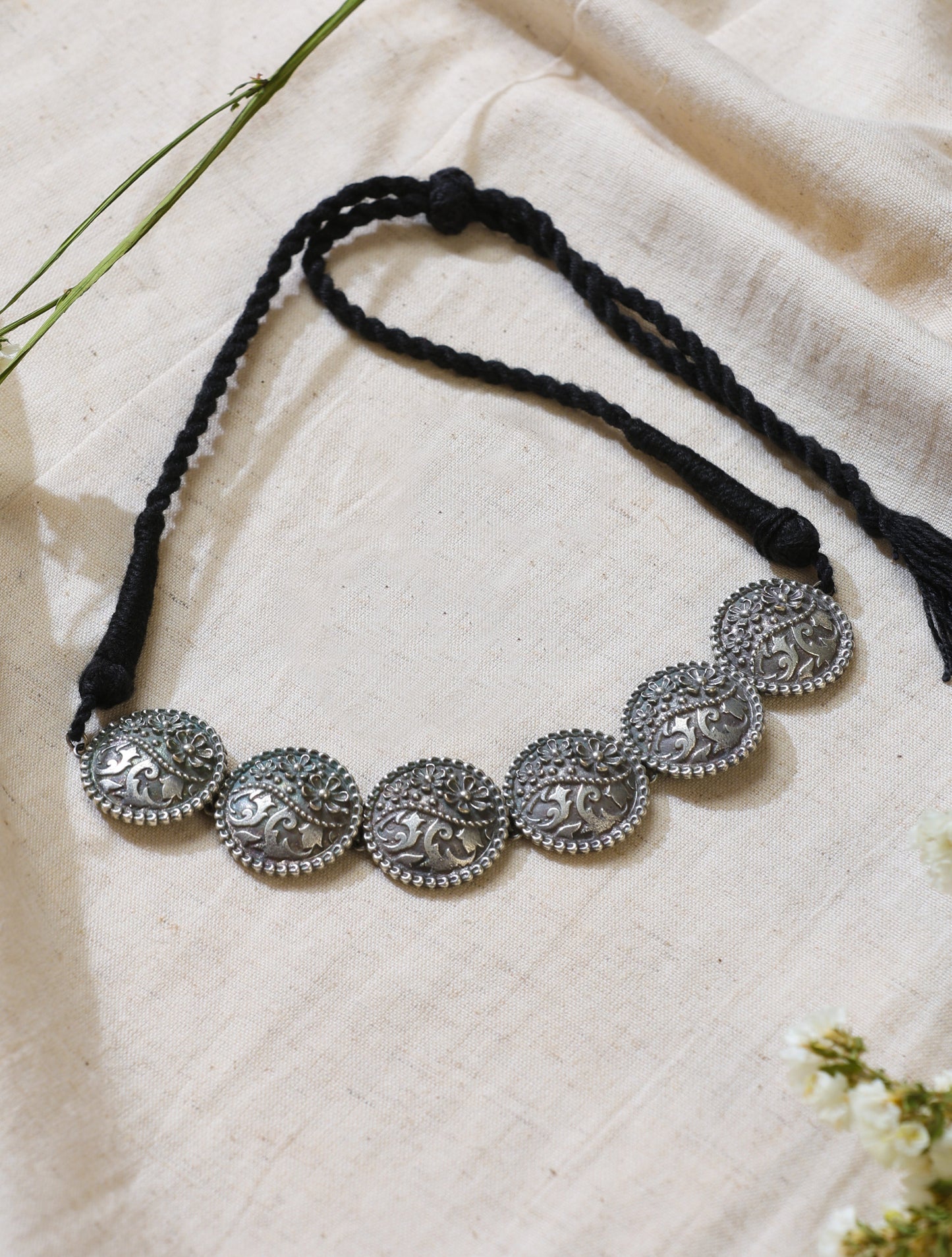 trueBrowns Silver Circular Necklace