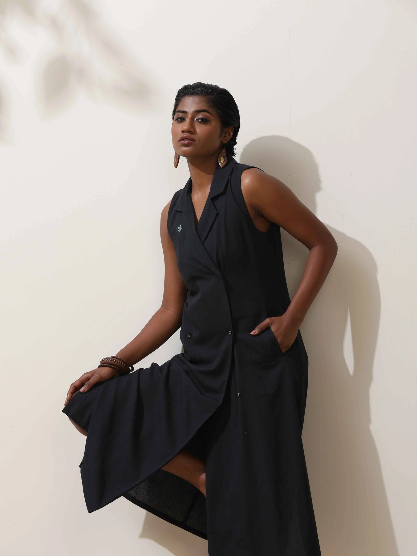trueBrowns Black Cotton Linen Dress