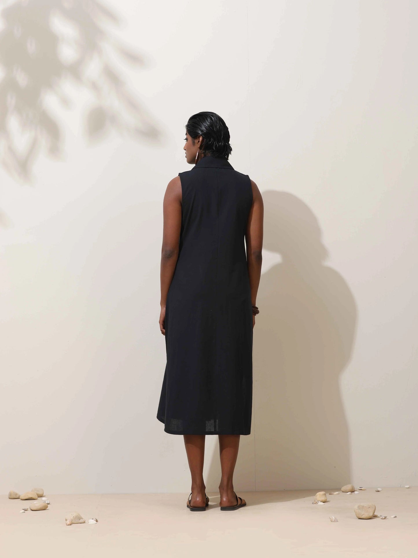 trueBrowns Black Cotton Linen Dress