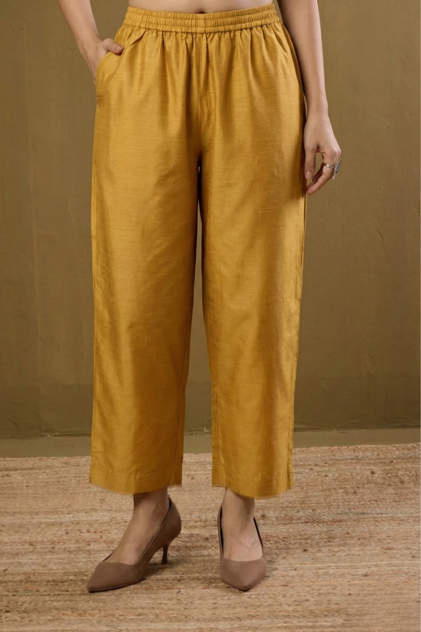 Comfort fit Pants with pockets - Golden yellow silk slub