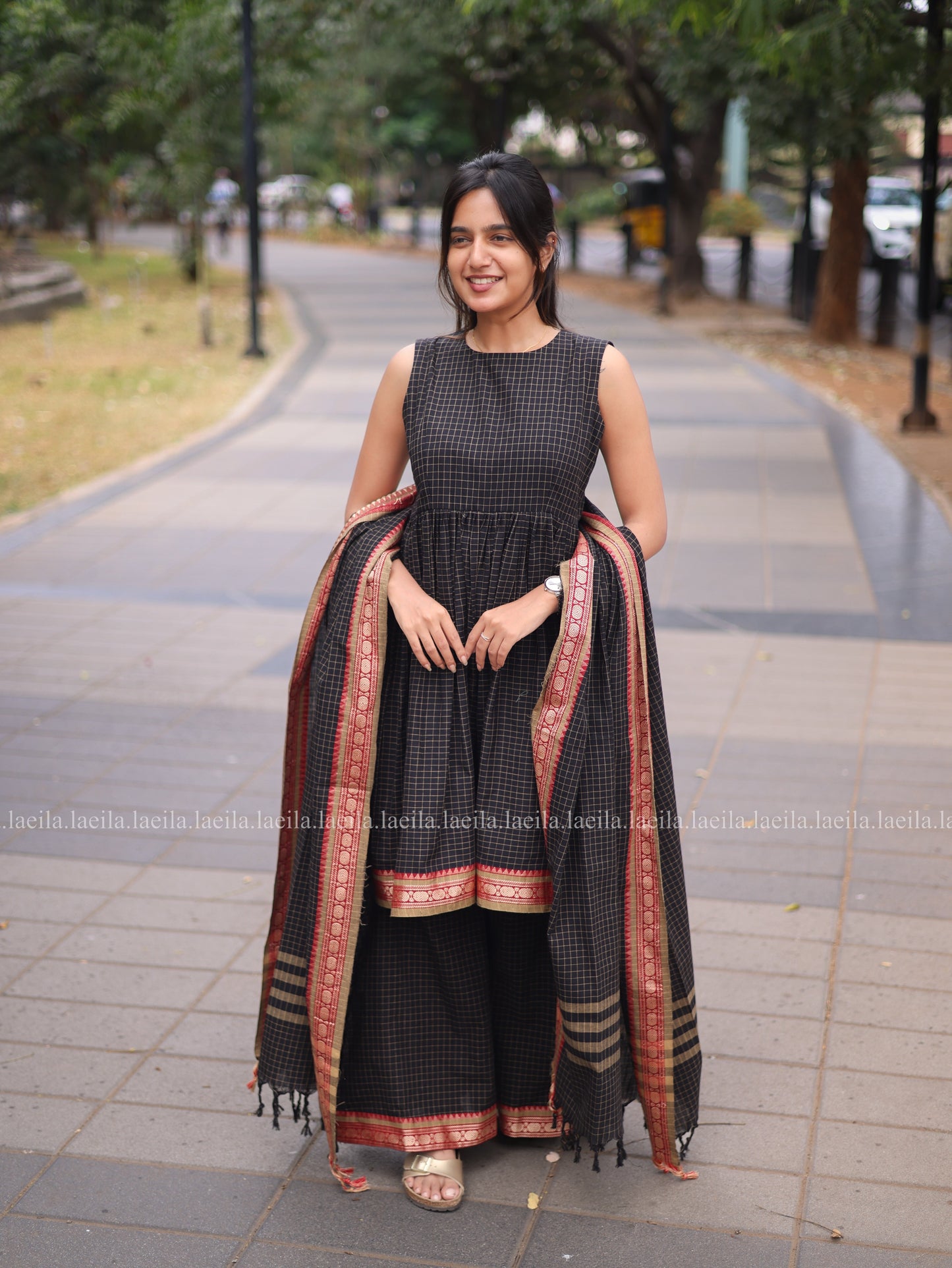 Studio Black Checked Red Border Kadhambari Set