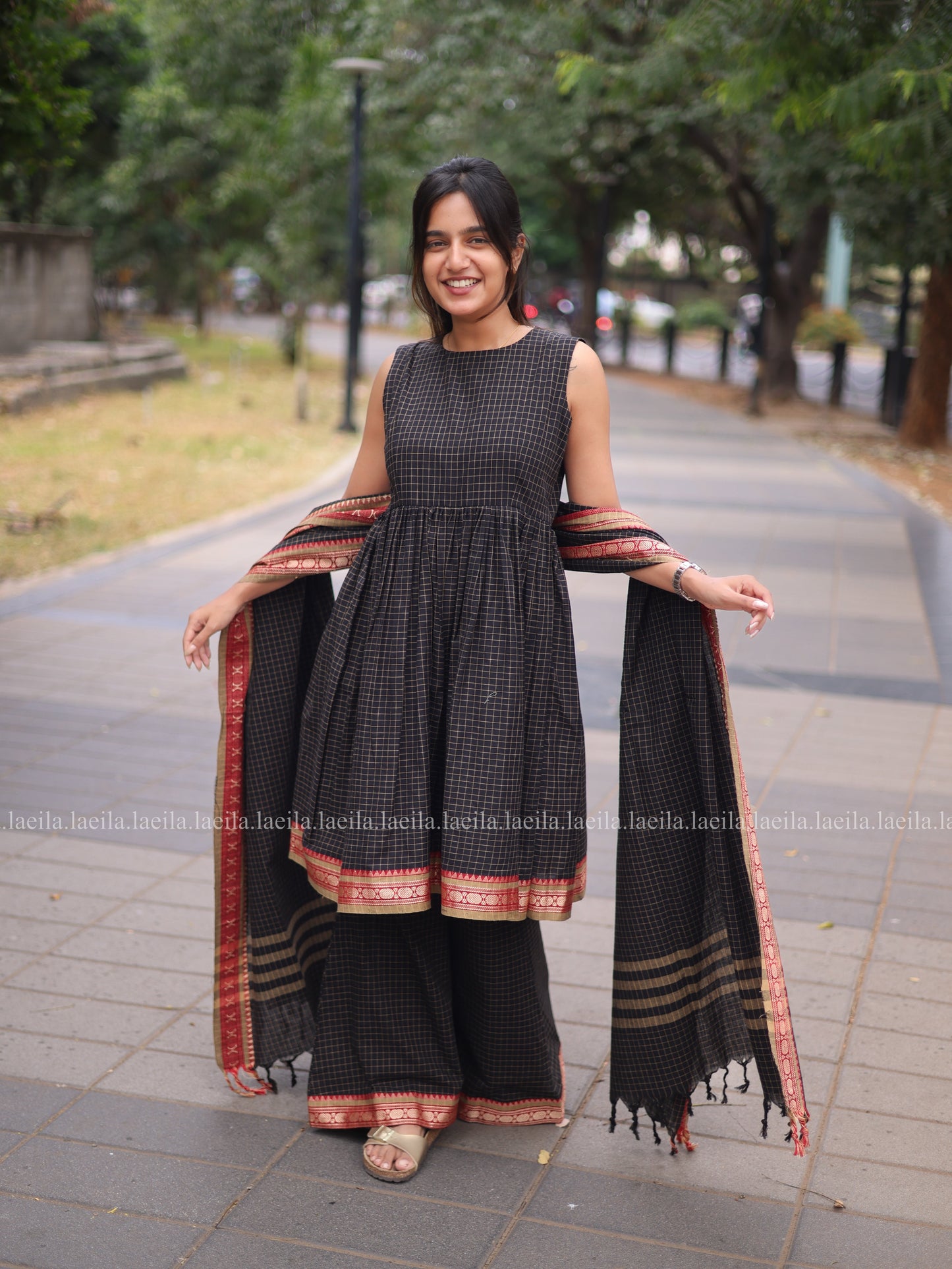 Studio Black Checked Red Border Kadhambari Set