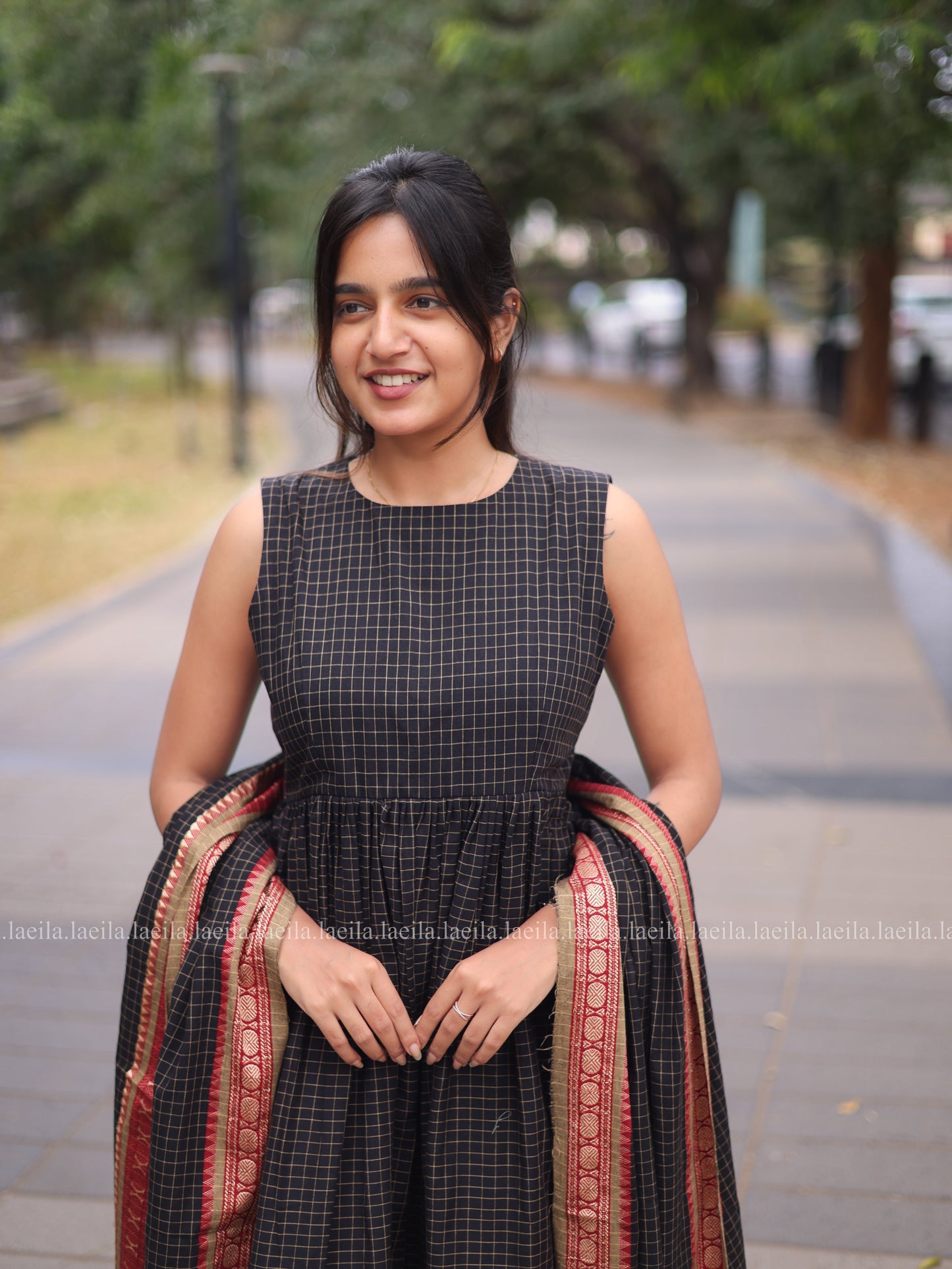 Studio Black Checked Red Border Kadhambari Set