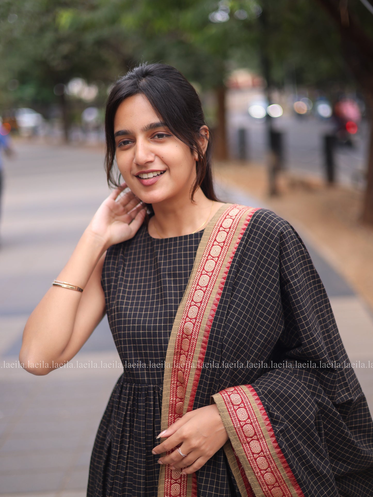 Studio Black Checked Red Border Kadhambari Set
