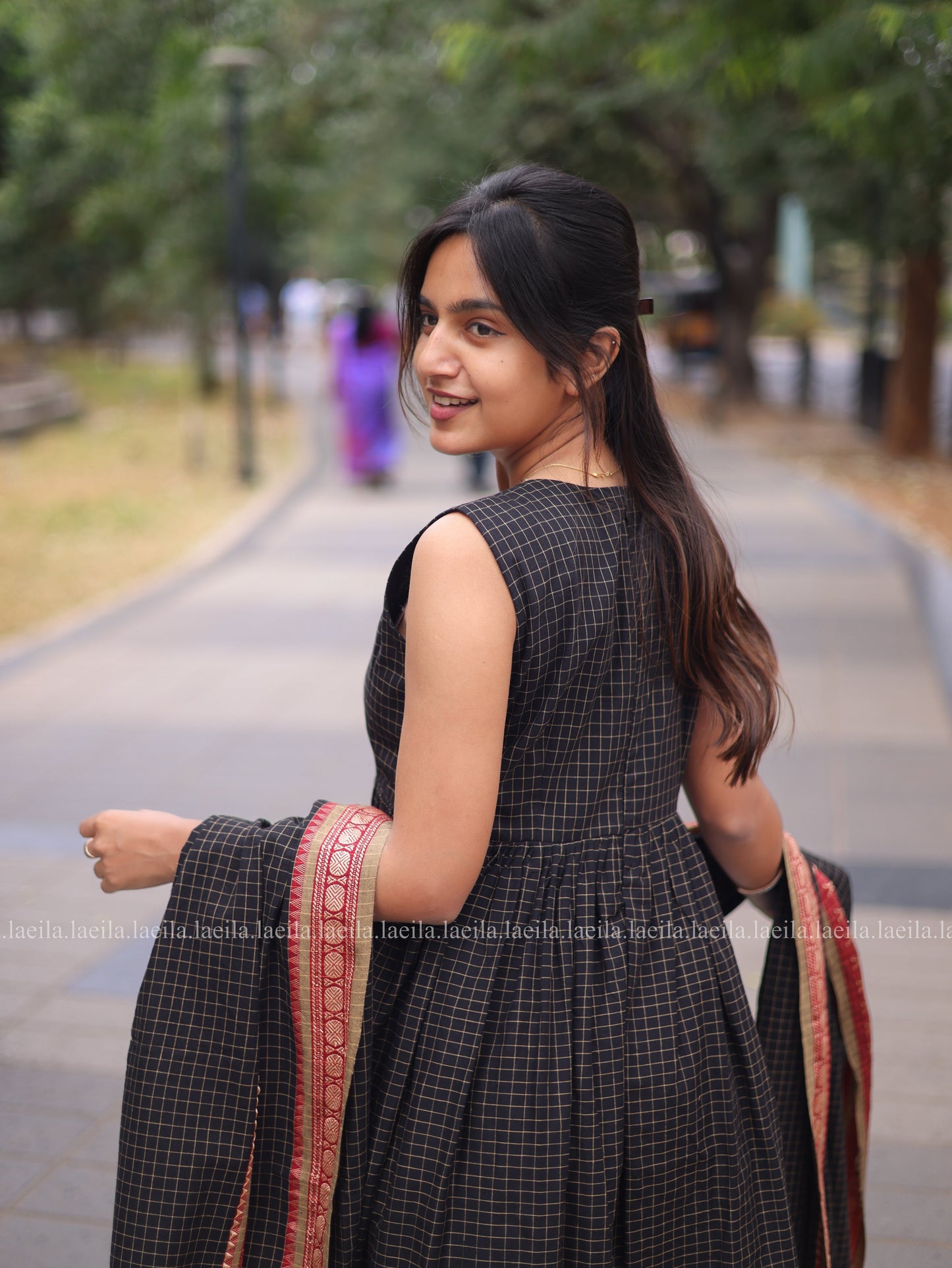 Studio Black Checked Red Border Kadhambari Set