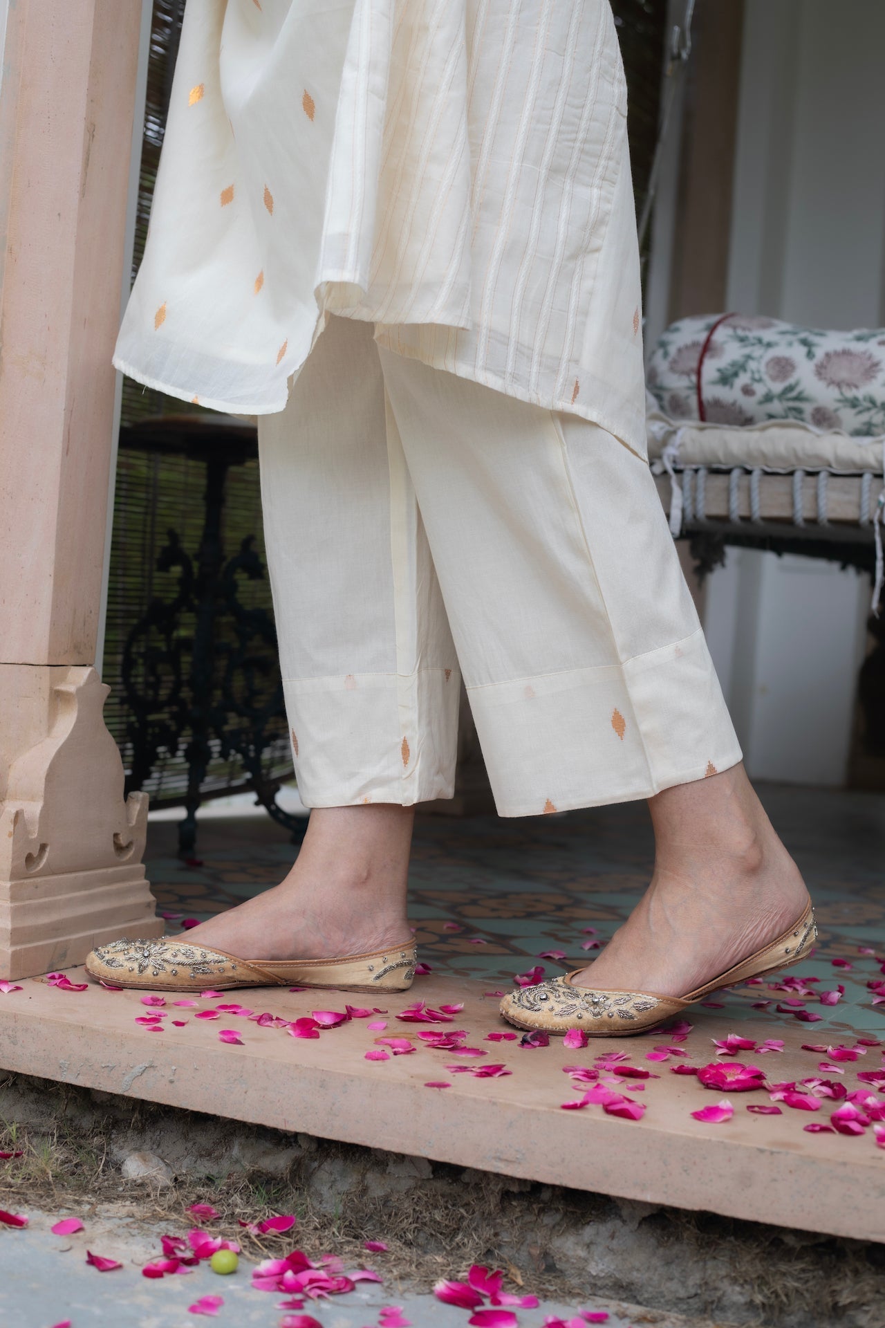 ANU AFREEN COTTON WHITE KURTA SET (WITHOUT DUPATTA)