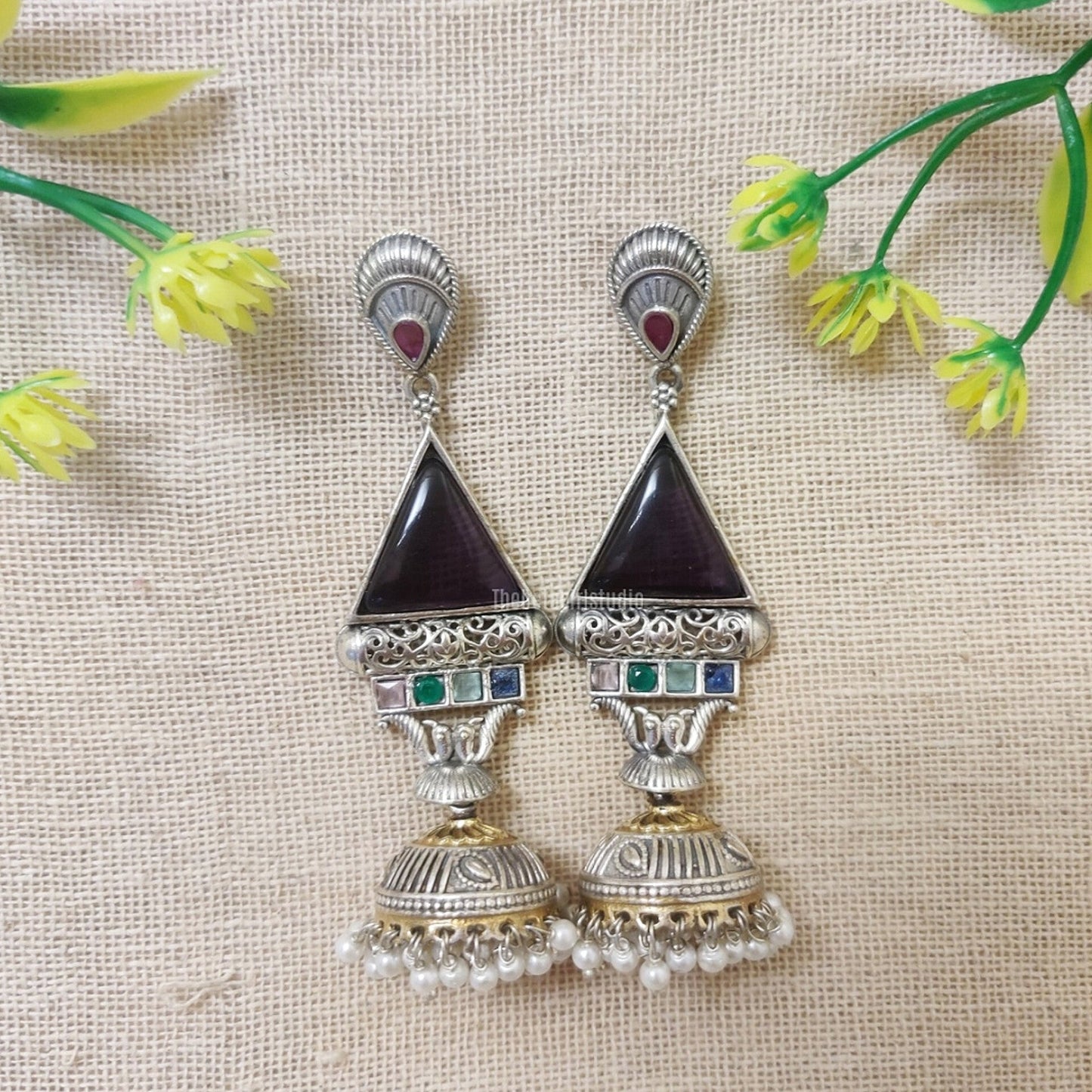 Drop earring with stone