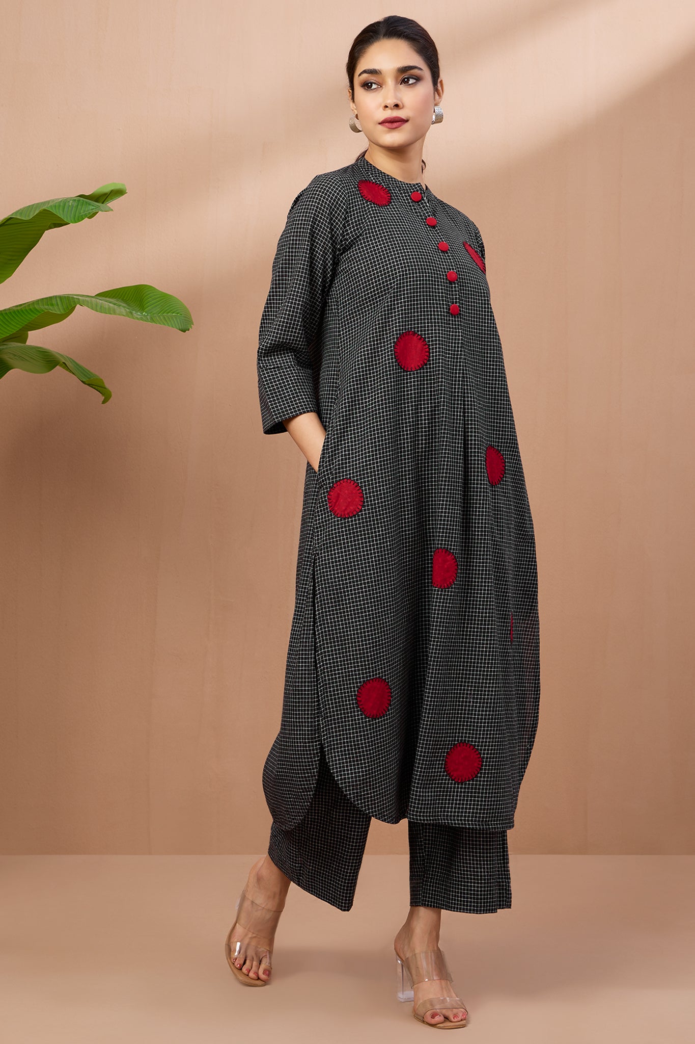 Maati Craft Ebony Boxes & Scarlet Circles Kurta Cotton Co-ord Set (set of 2)