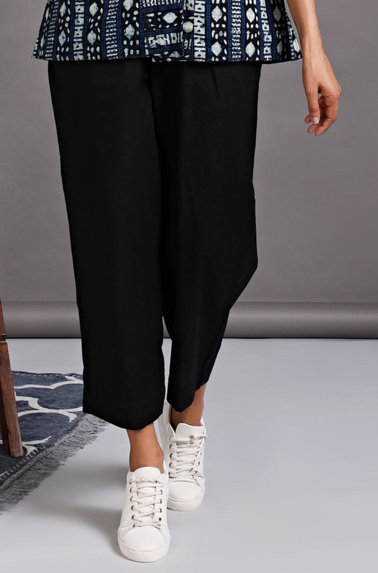 Maati Craft comfort fit ankle length narrow pants - black poplin