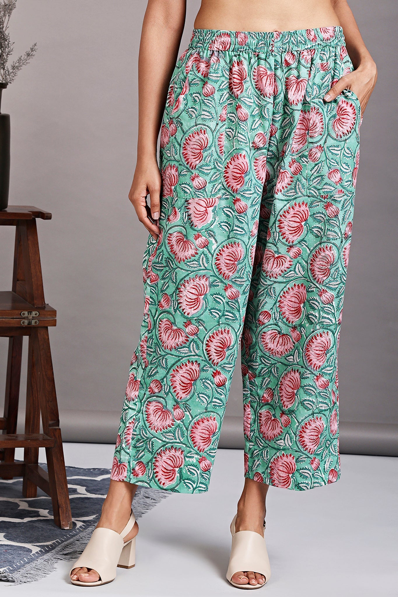 Maati Craft Comfort fit pants - green floral pink flowers