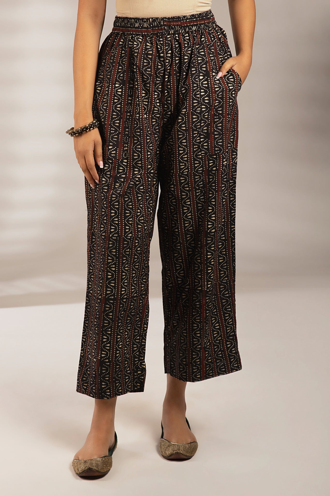 Maati Craft comfort fit cotton printed pants - black red ajrakh butti
