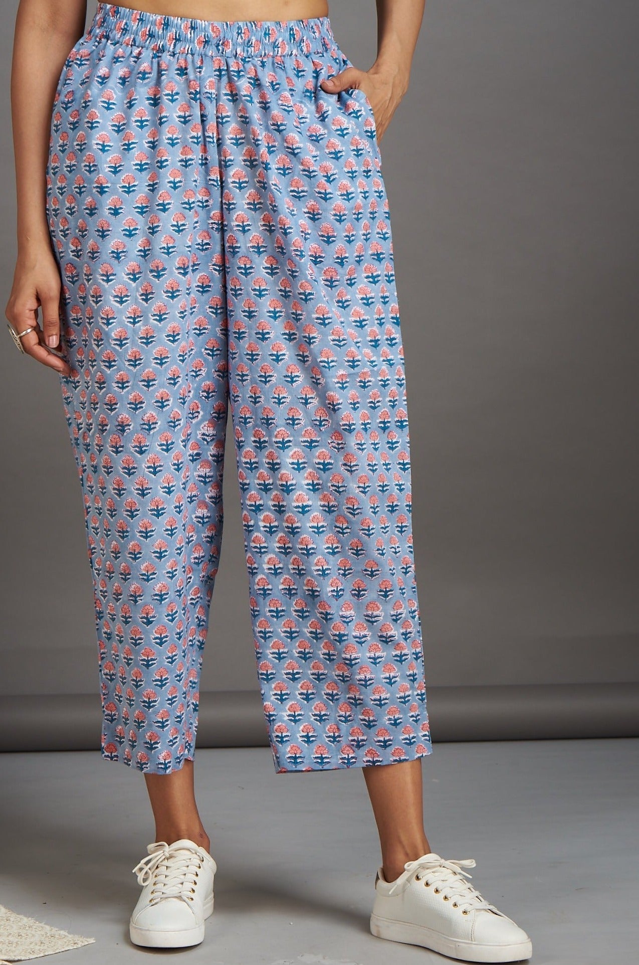 Maati Craft comfort fit ankle length narrow pants - grey pink buta