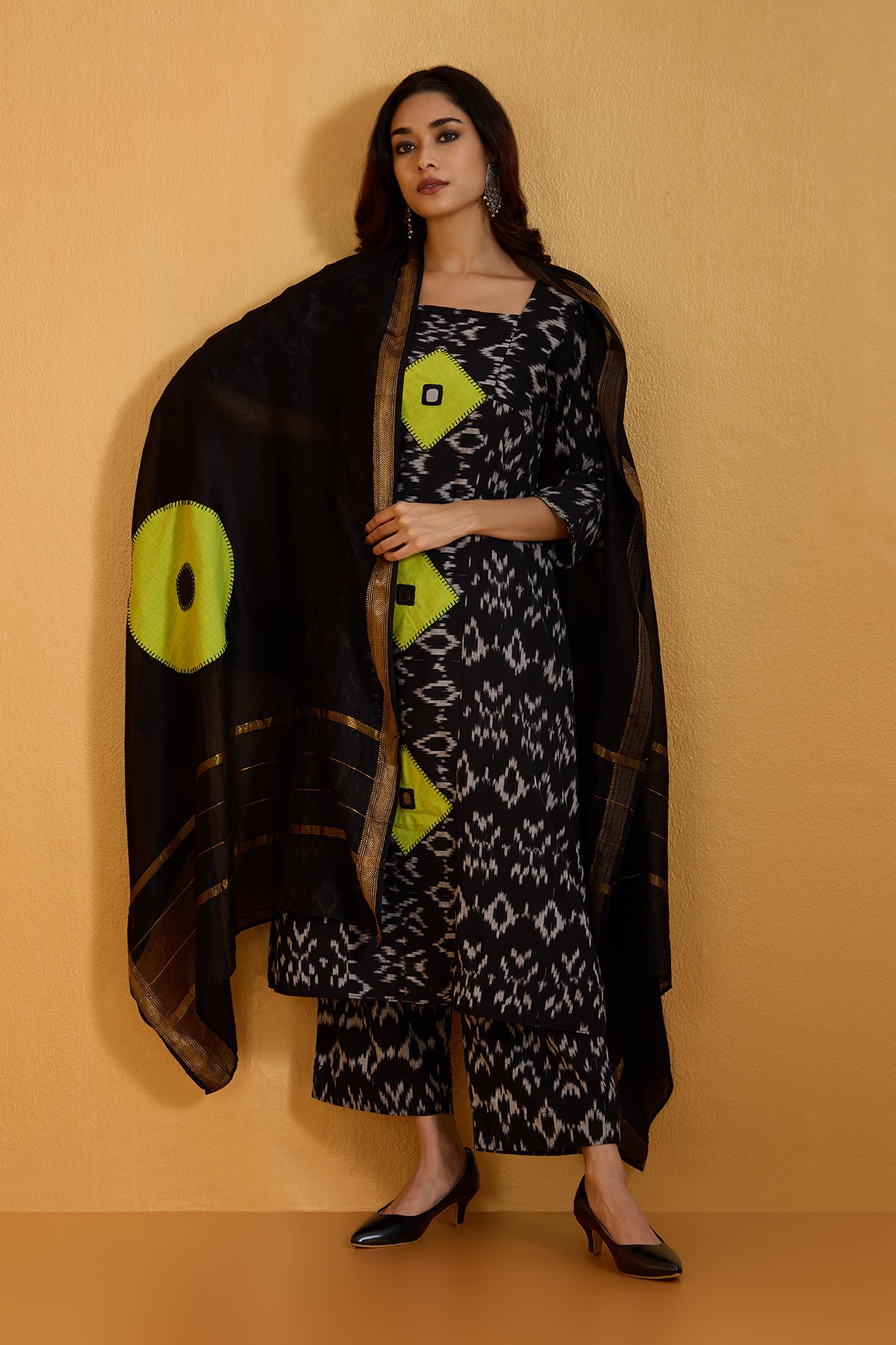 Maati Craft Co-ord Set Chalkboard Citrus a-Line Applique Panelled Kurta & Pants