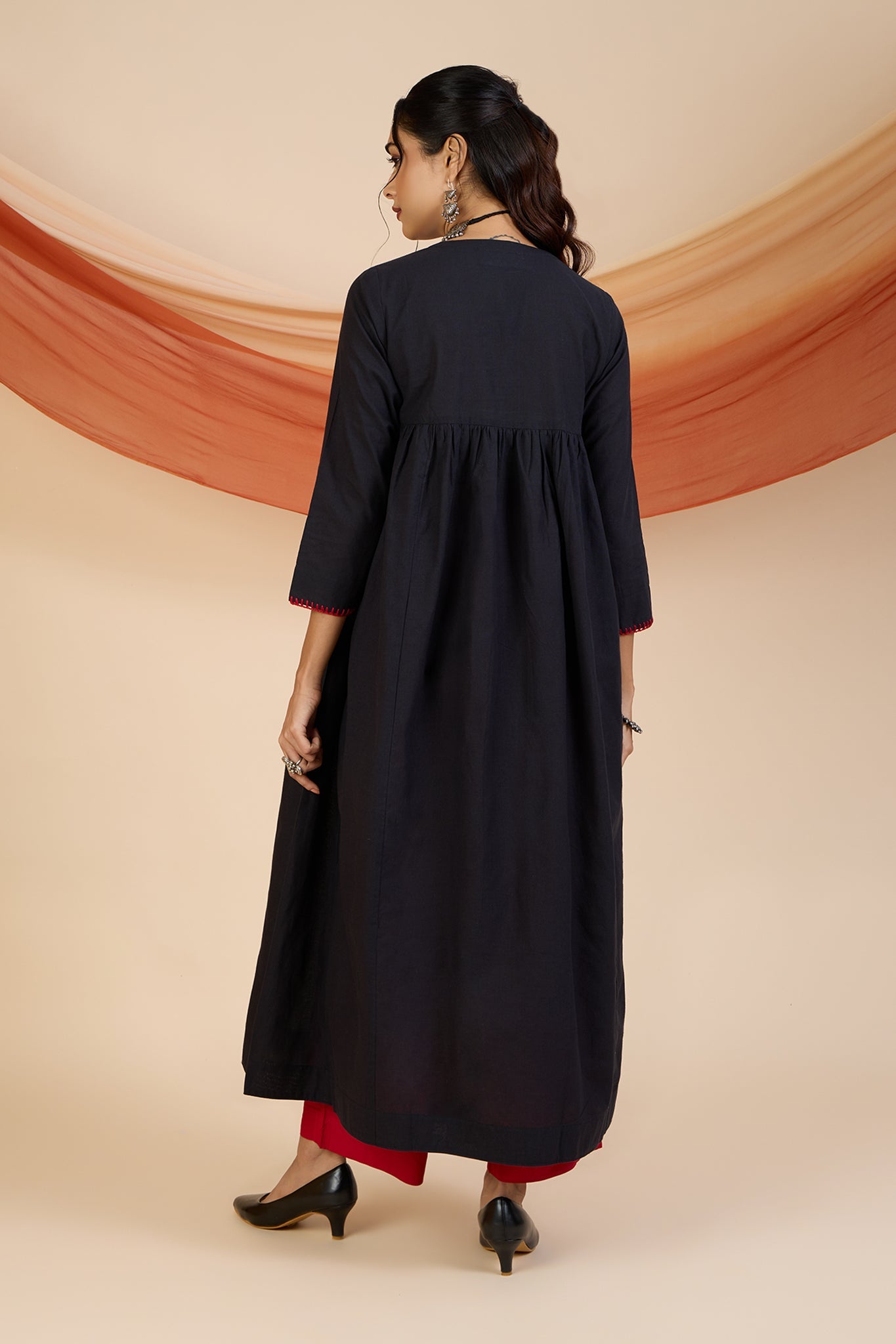 Maati Craft Black Rose Gleam V-Neck Gather Anarkali