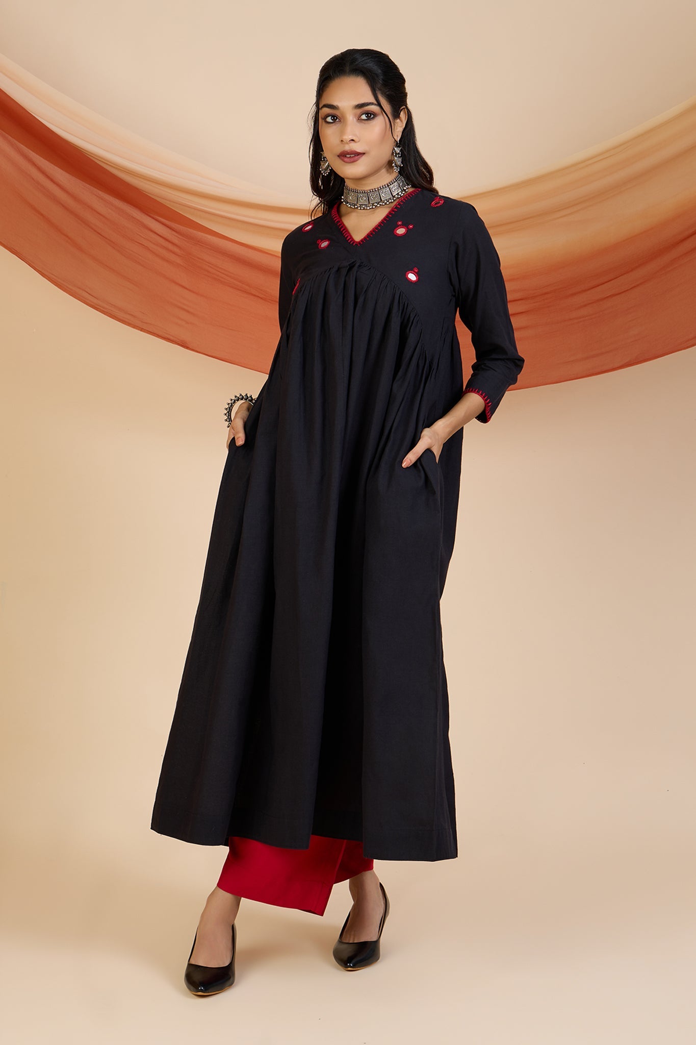 Maati Craft Black Rose Gleam V-Neck Gather Anarkali