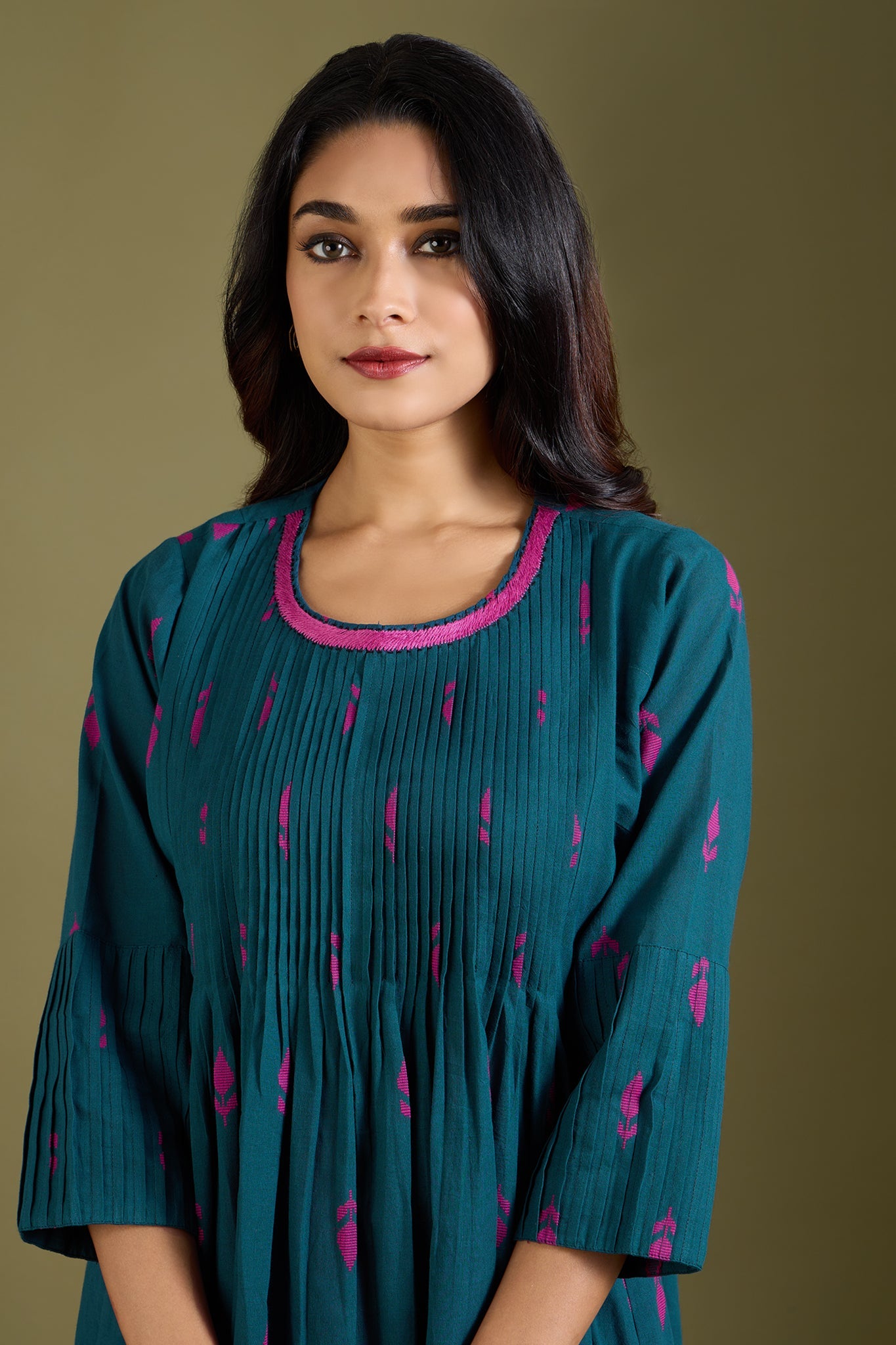 Maati Craft Peacock Pink Buti Mughal Pintuck Yoke & Sleeve Kalidar Kurta