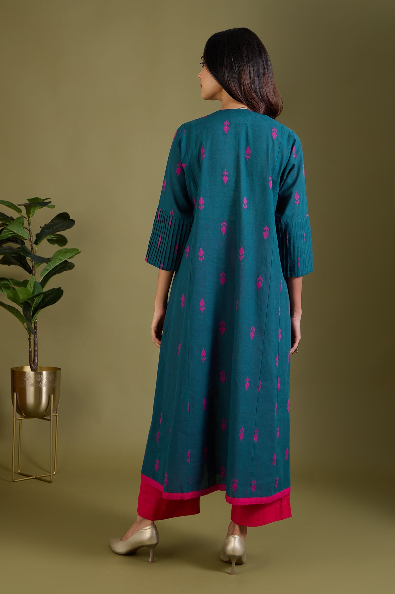 Maati Craft Peacock Pink Buti Mughal Pintuck Yoke & Sleeve Kalidar Kurta