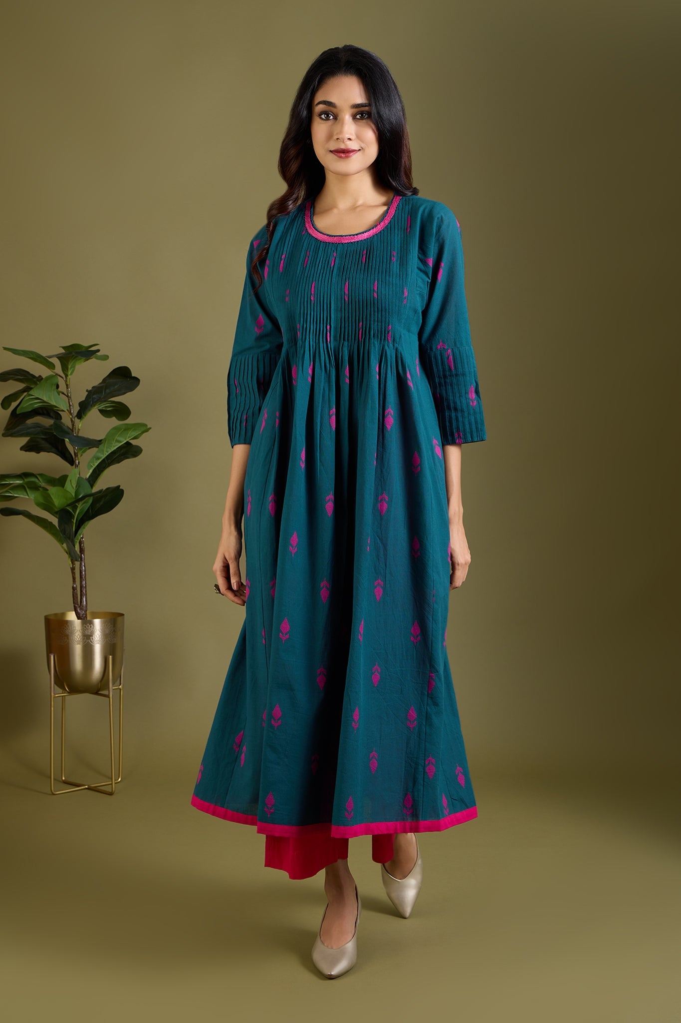 Maati Craft Peacock Pink Buti Mughal Pintuck Yoke & Sleeve Kalidar Kurta