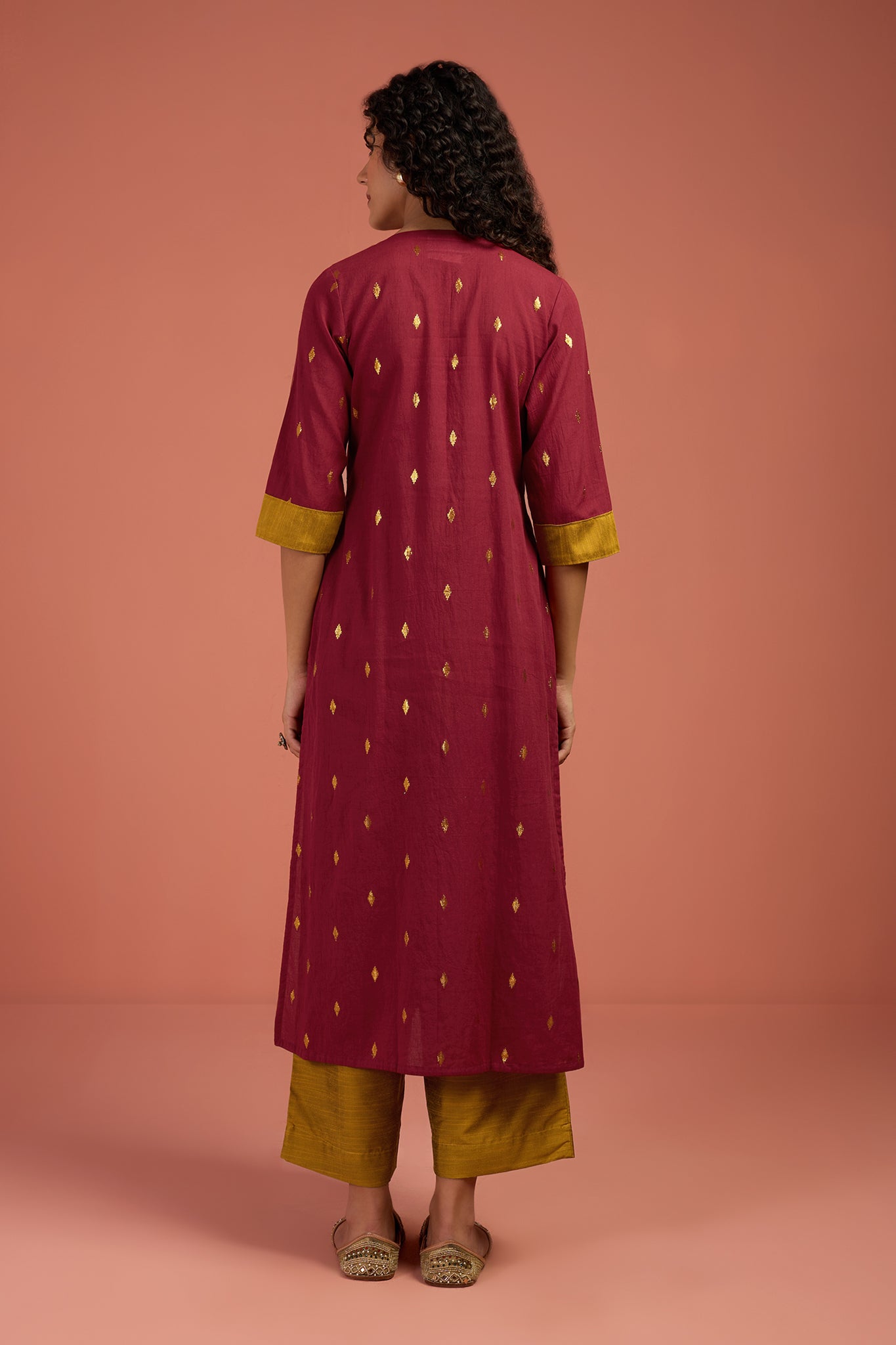 Maati Craft Coord Set Garnet Gilt Long Slit Kurta With Pants (Set Of 2)