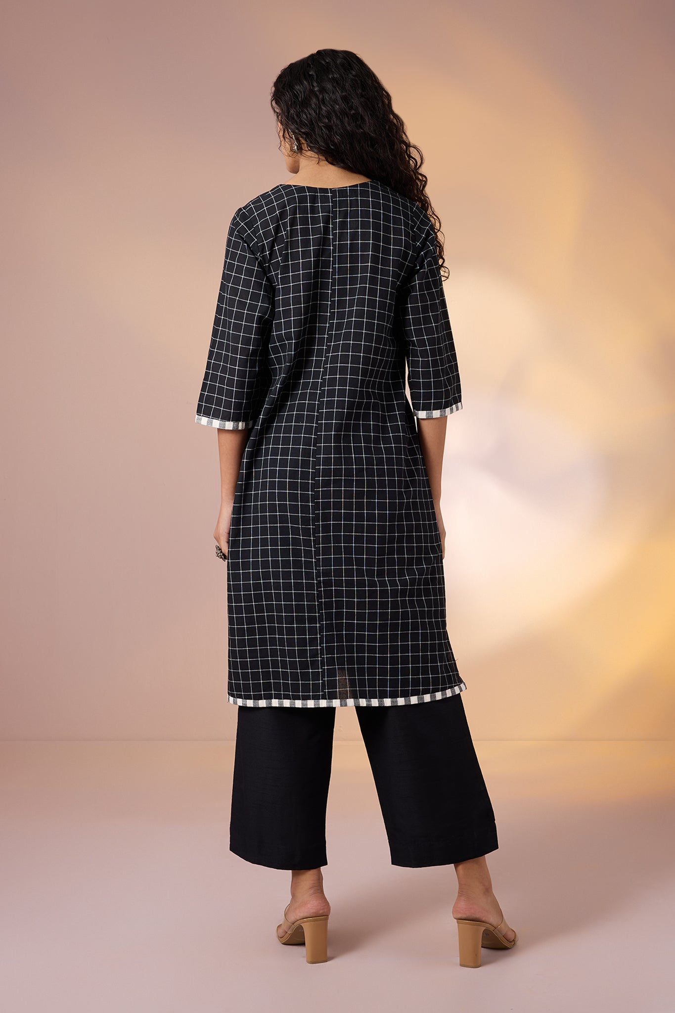 Maati Craft Gulabi Onyx Polka Cotton Kurta with Red Polka Applique