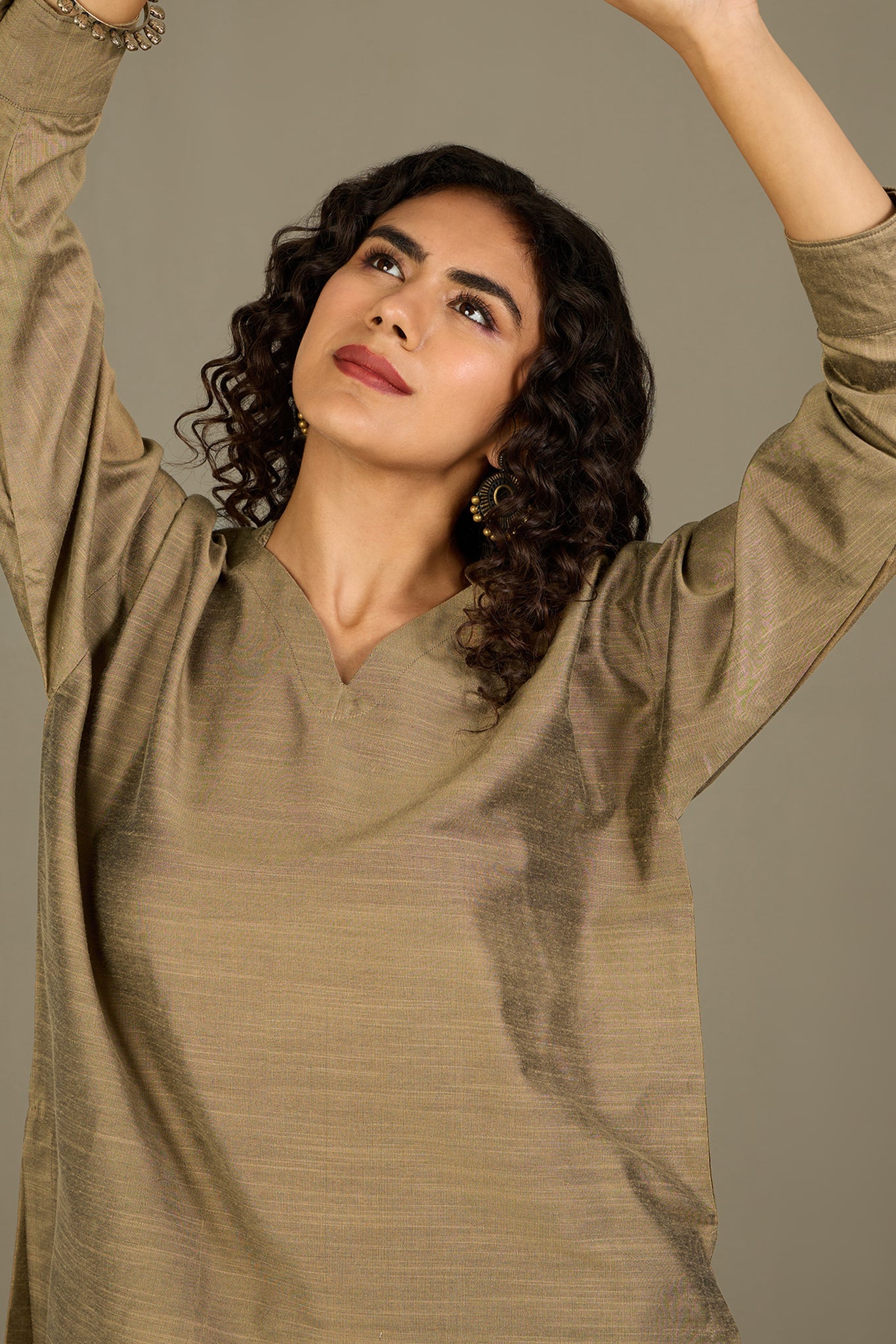 Maati Craft Co-ord Set Burnished Gold Silk Slub Leisure Tunic (Set of 2)