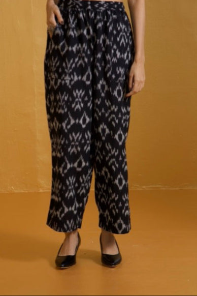 Maati Craft Co-ord Set Chalkboard Citrus a-Line Applique Panelled Kurta & Pants