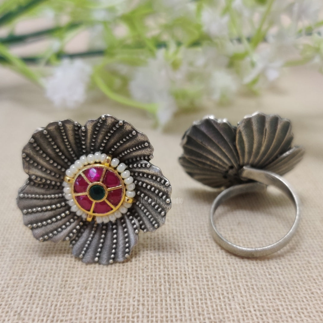 Elegant Circle Silver Look Alike Kundan Studded Ring