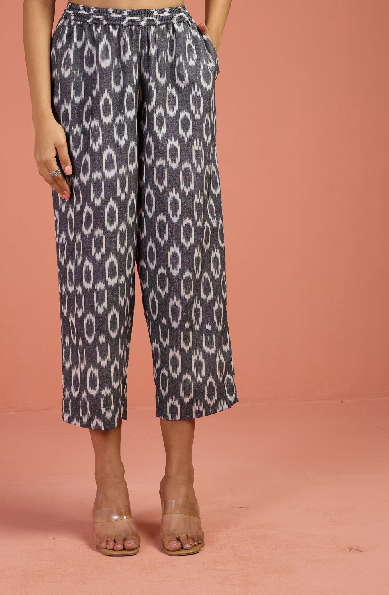 Maati Craft Comfort Fit pants - Cotton Ikat grey white