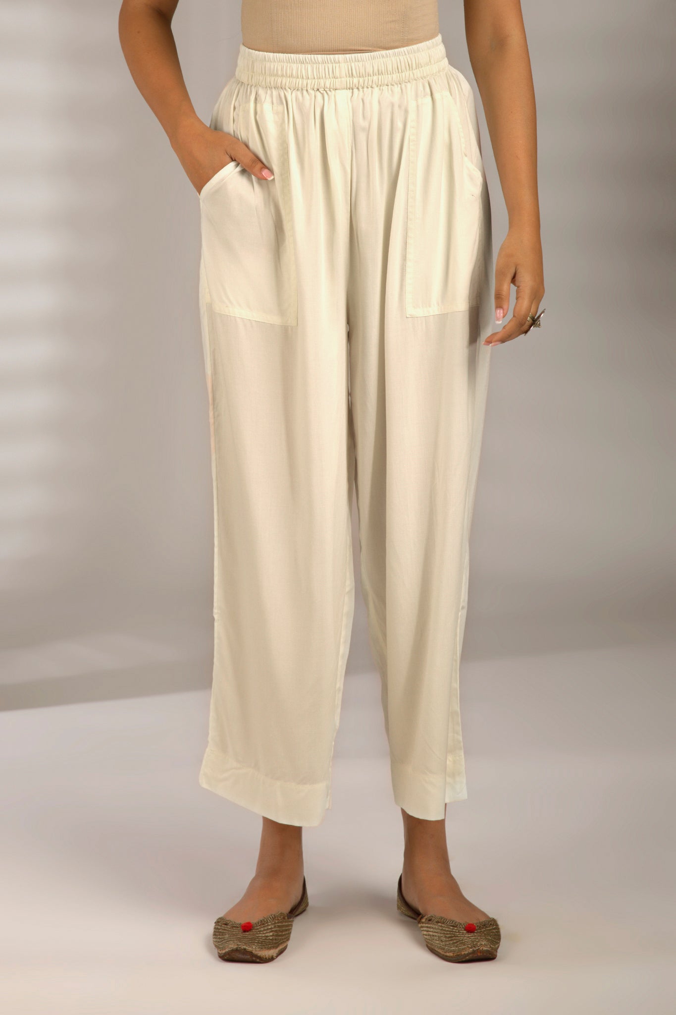 Maati Craft comfort fit pants - ivory modal