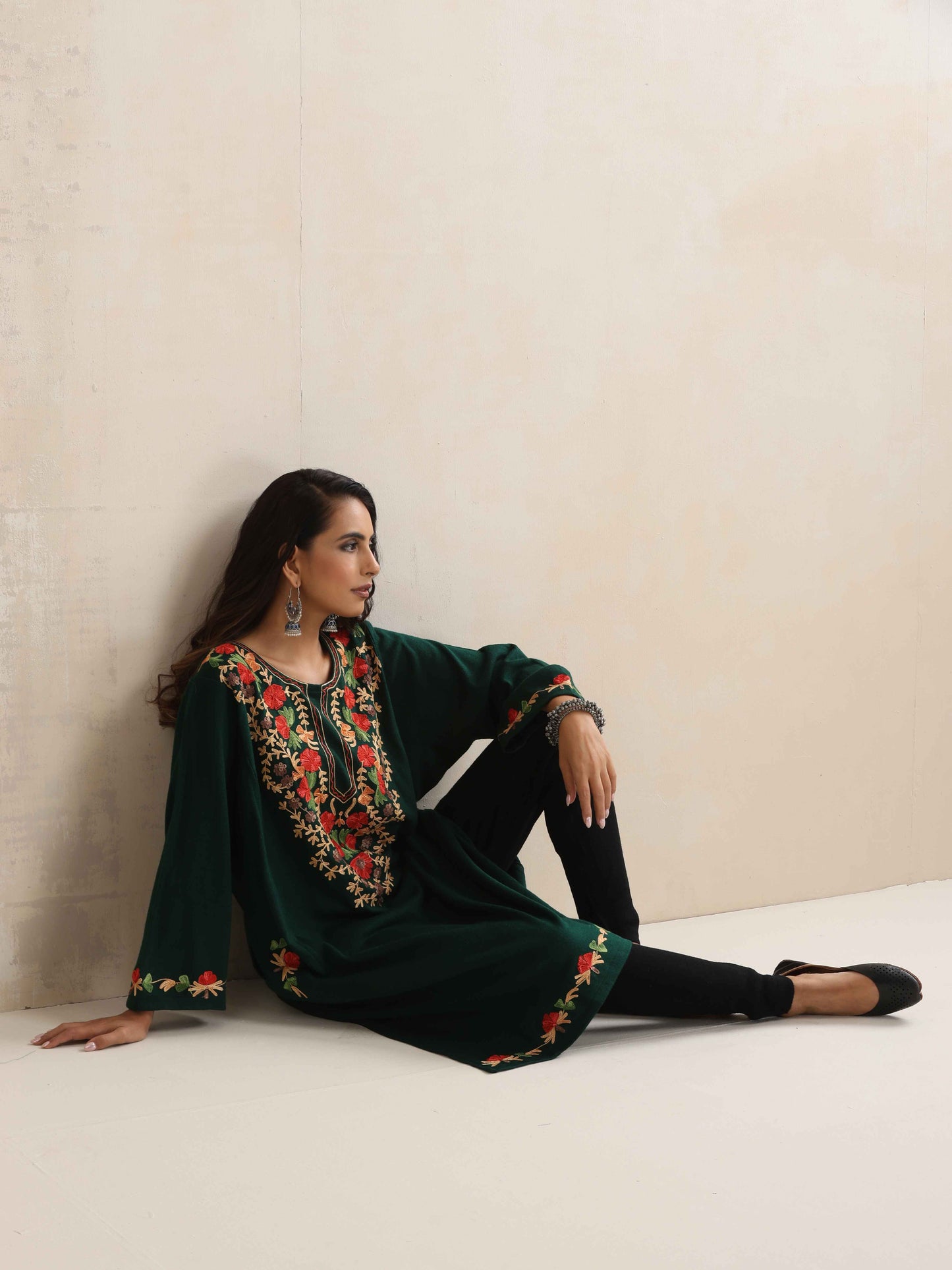 trueBrowns Green Kashmiri Floral Embroidered Woollen Phiran Kurta