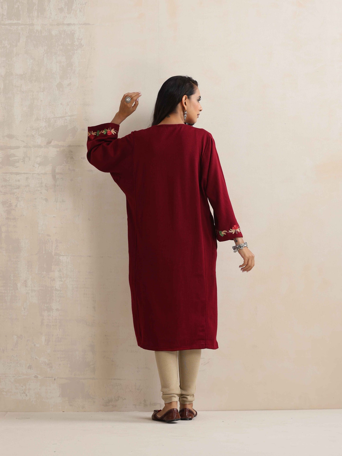 trueBrowns Maroon Kashmiri Embroidered Woollen Phiran Kurta