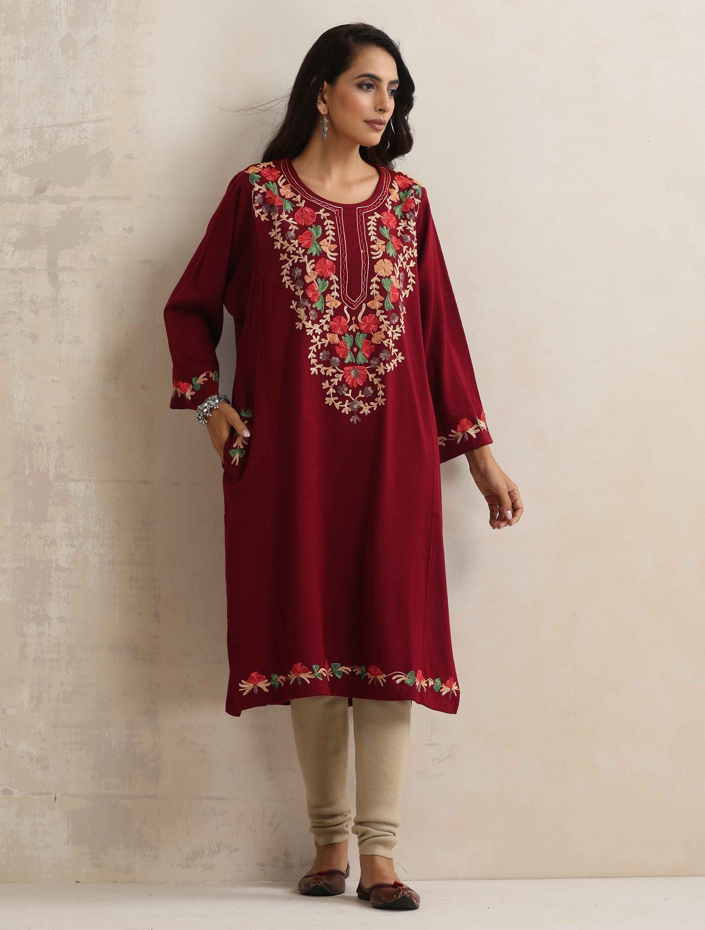 trueBrowns Maroon Kashmiri Embroidered Woollen Phiran Kurta