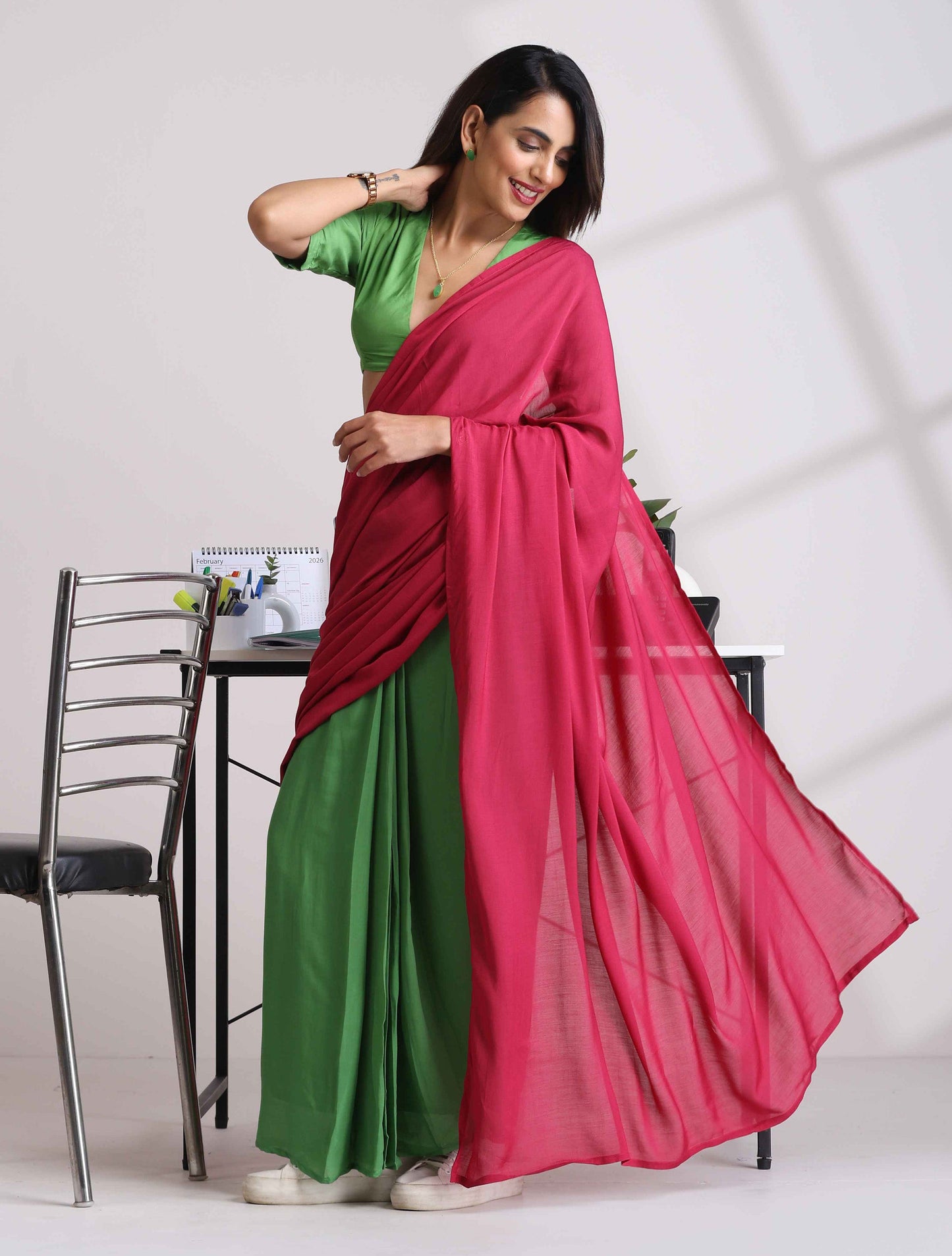 trueBrowns Green Pink Muslin Silk Pre-Stitched Saree