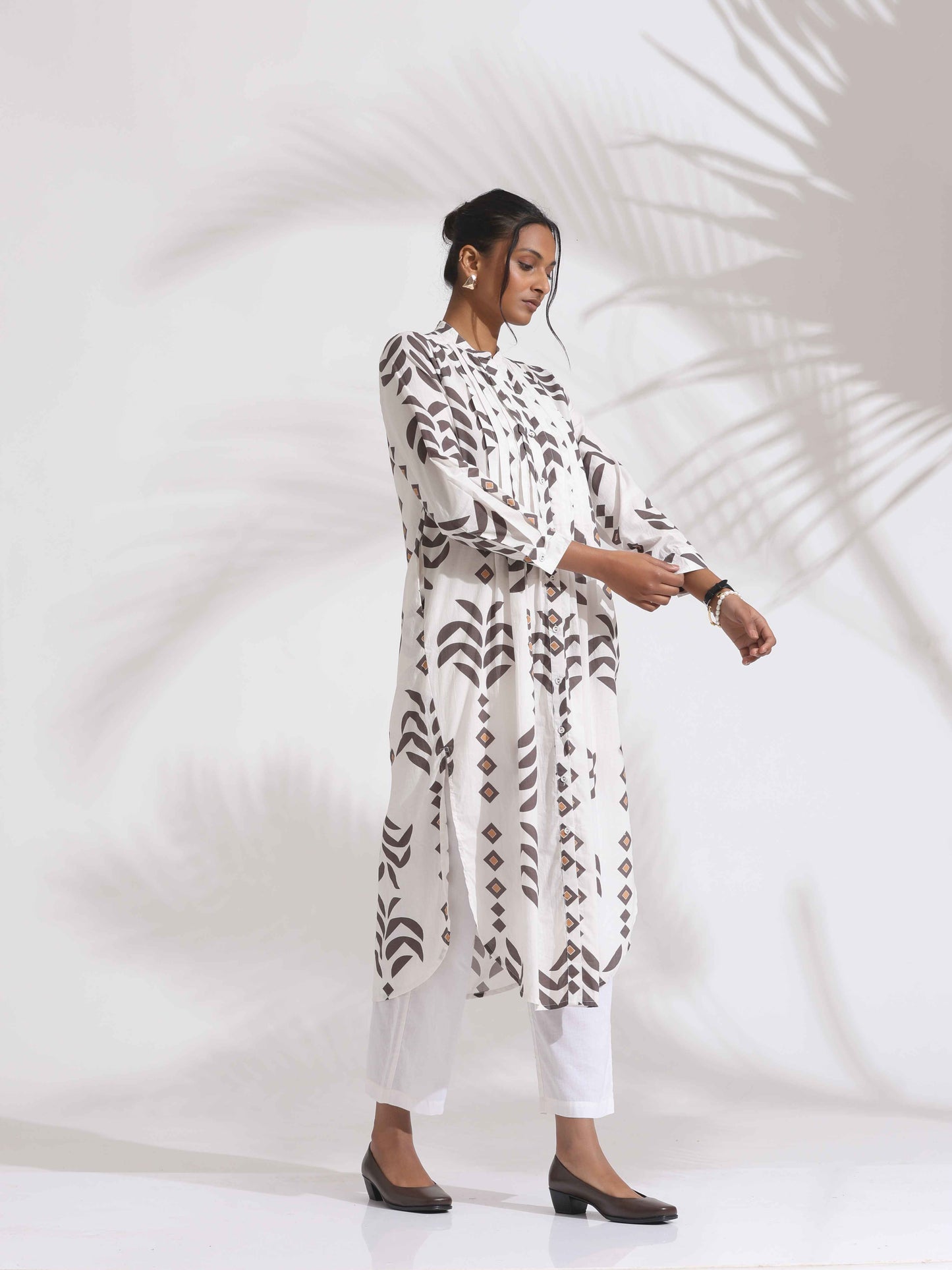 trueBrowns White Cotton Stripe Print Pleated Kurta Set